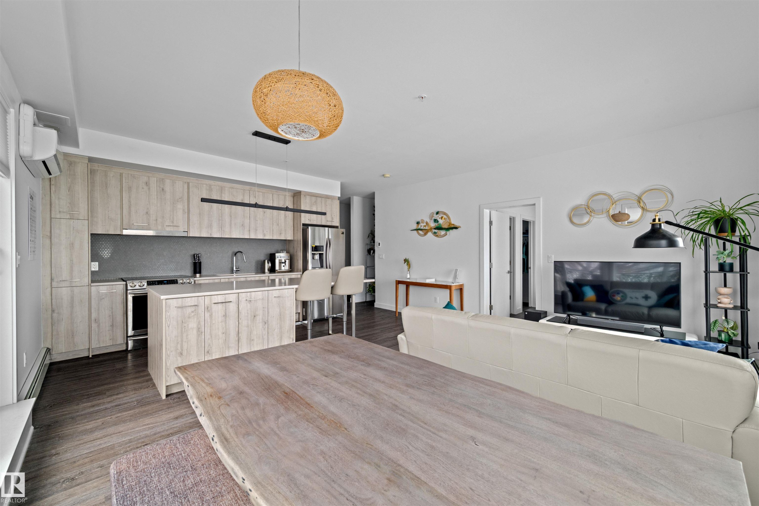 #408 10837 83 Av Nw, Edmonton, AB - Indoor