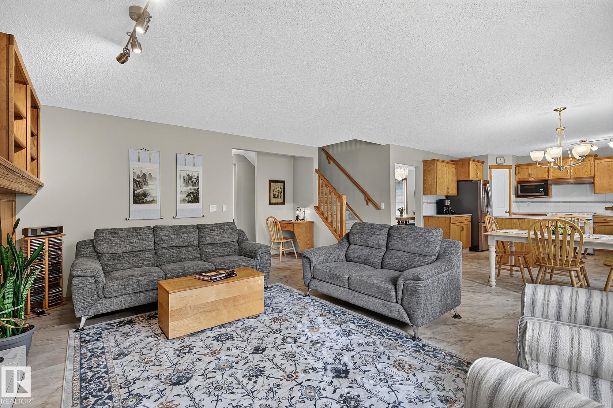 Spacious open-concept living area featuring light-toned walls and track lighting - 385 Meadowview Terrace, Sherwood Park, AB - Indoor Photo Showing Living Room