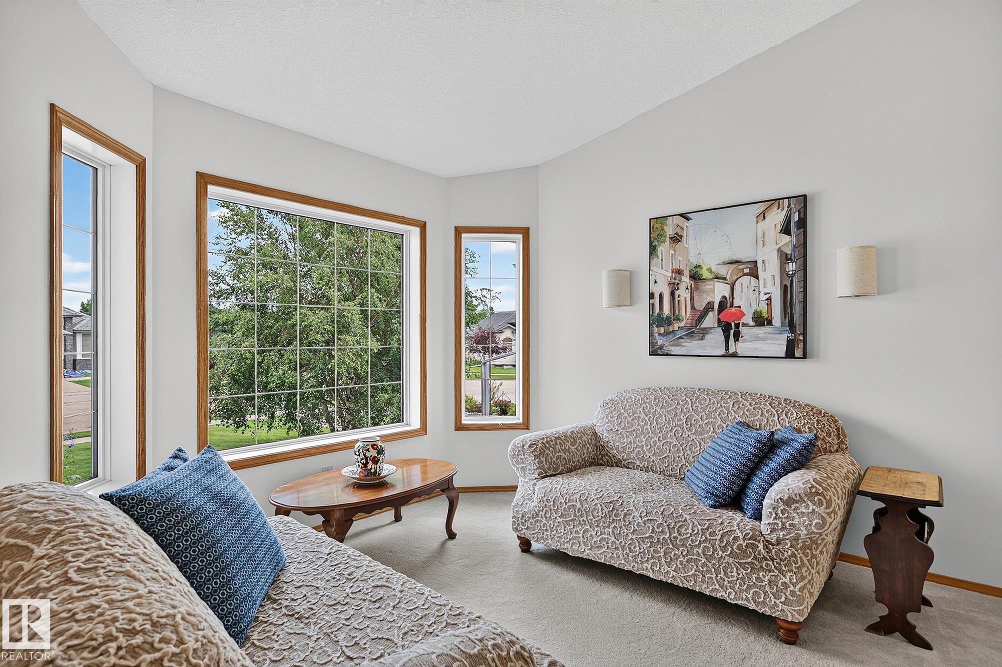 Front living room with bay window and wood-finish trim. - 385 Meadowview Terrace, Sherwood Park, AB - Indoor