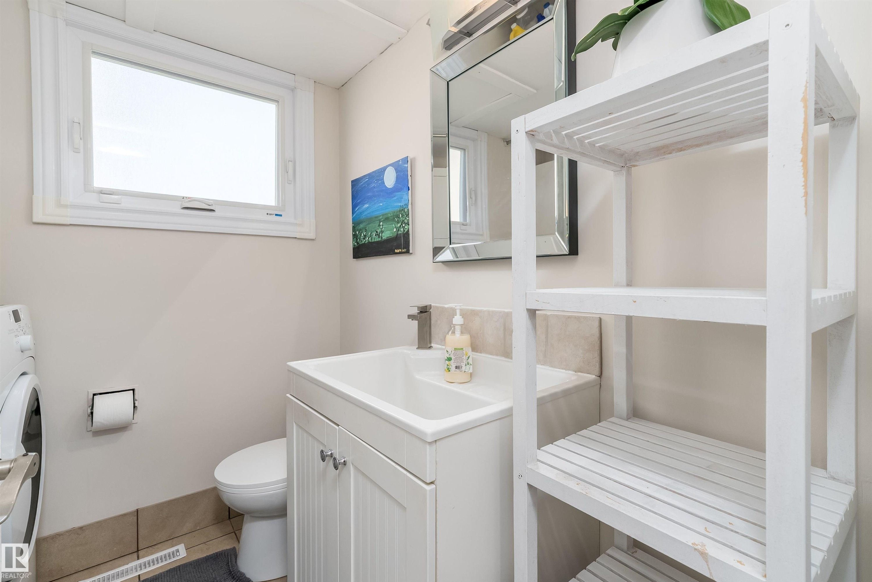 11236 40 Avenue Nw, Edmonton, AB - Indoor