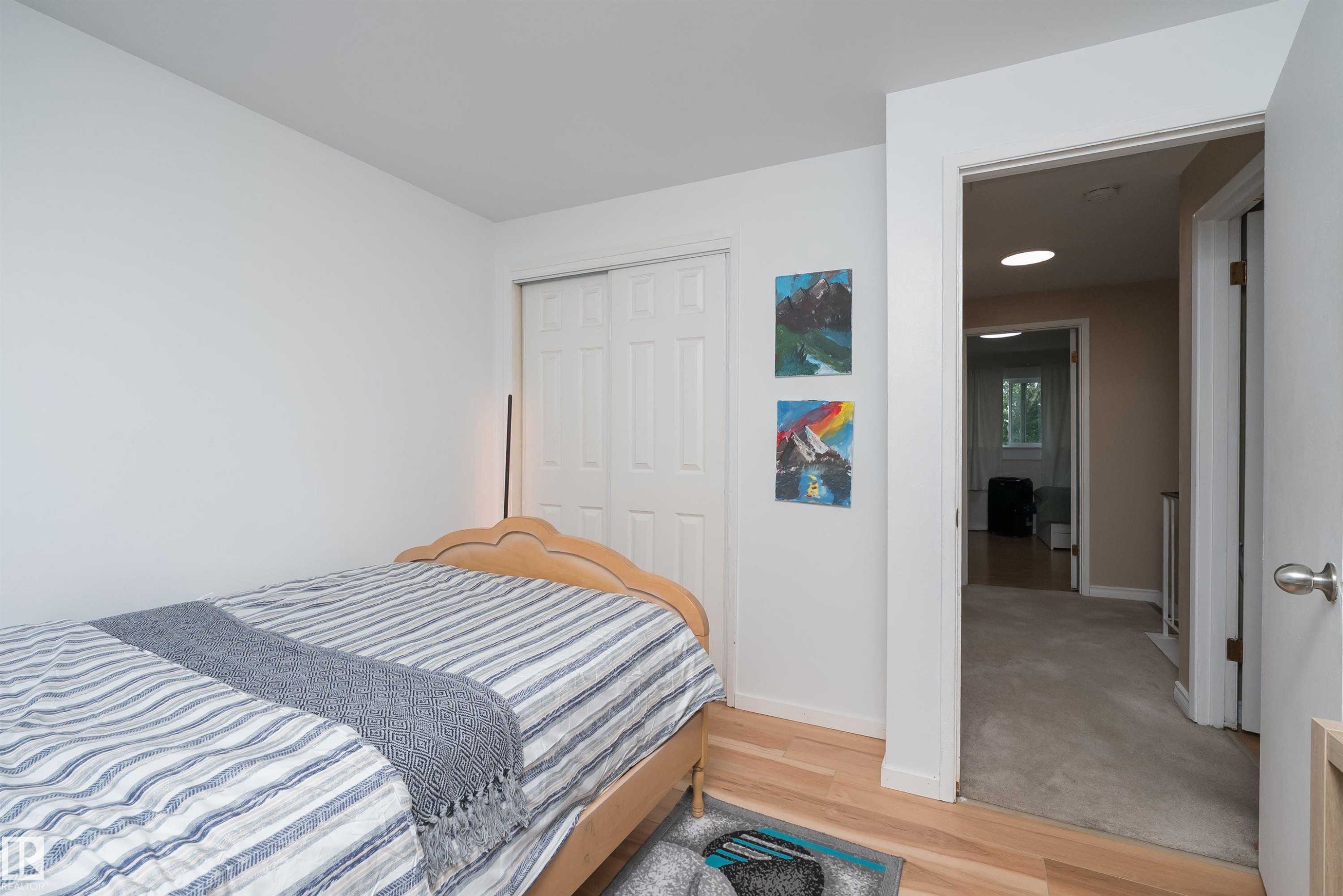 11236 40 Avenue Nw, Edmonton, AB - Indoor Photo Showing Bedroom