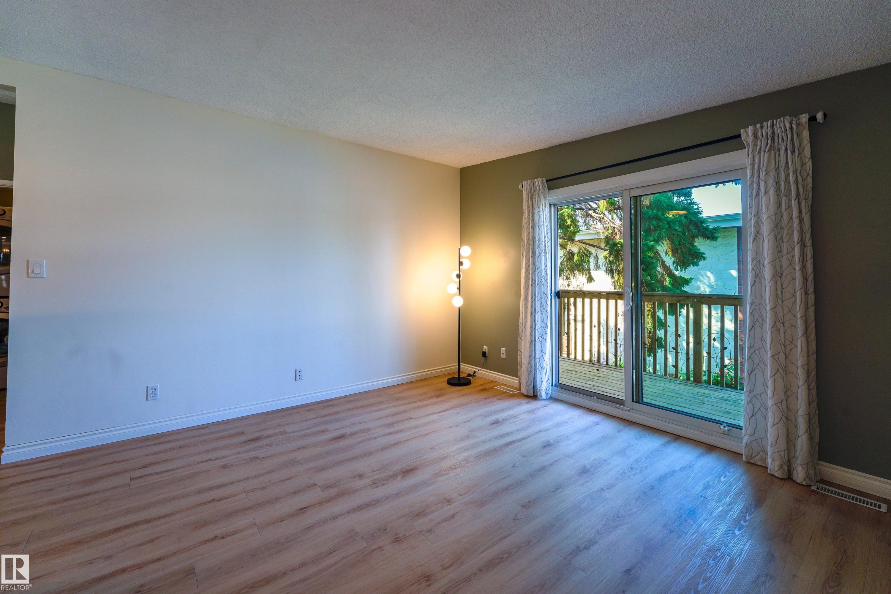 8920A 144 Avenue Nw, Edmonton, AB - Indoor Photo Showing Other Room