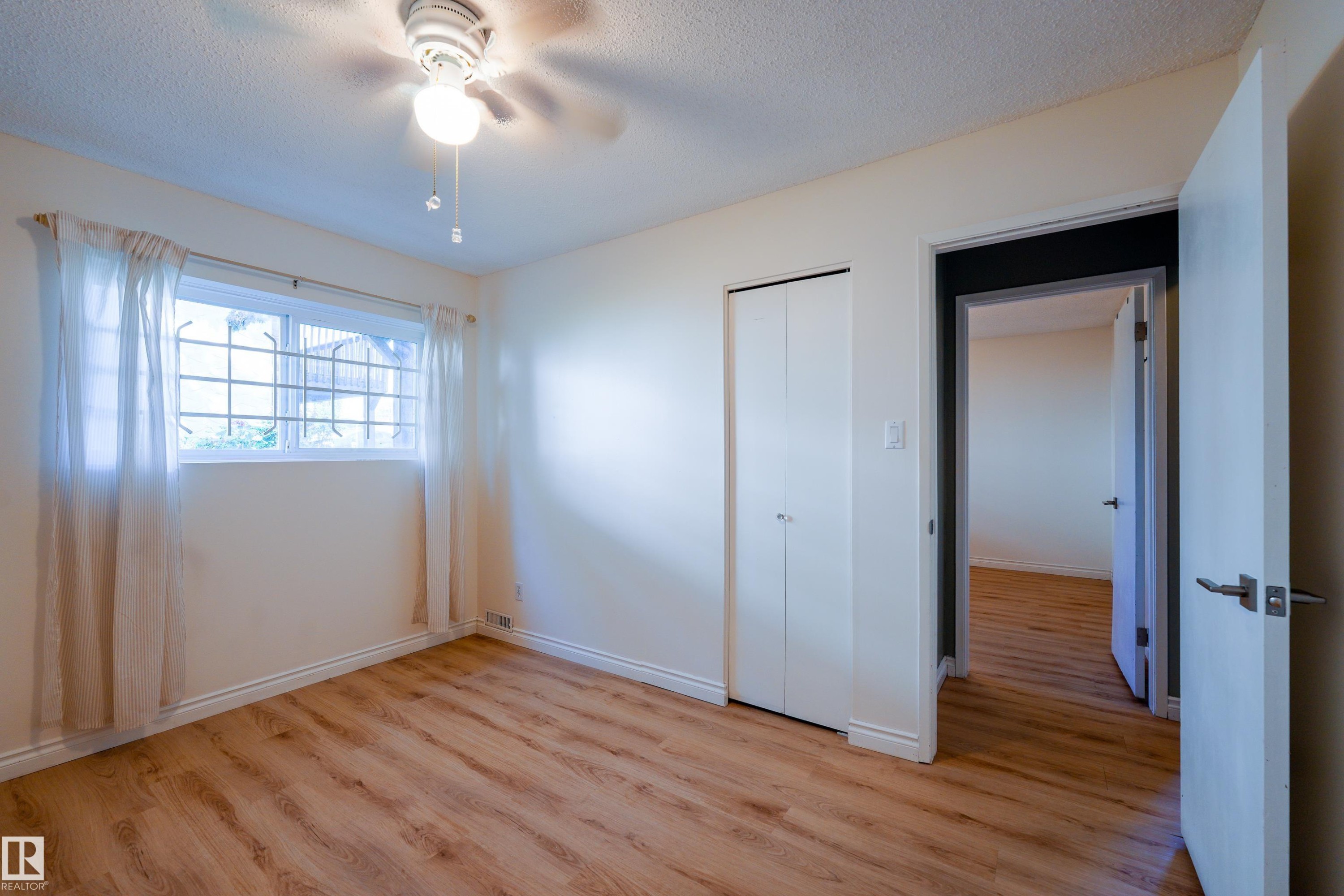 8920A 144 Avenue Nw, Edmonton, AB - Indoor Photo Showing Other Room