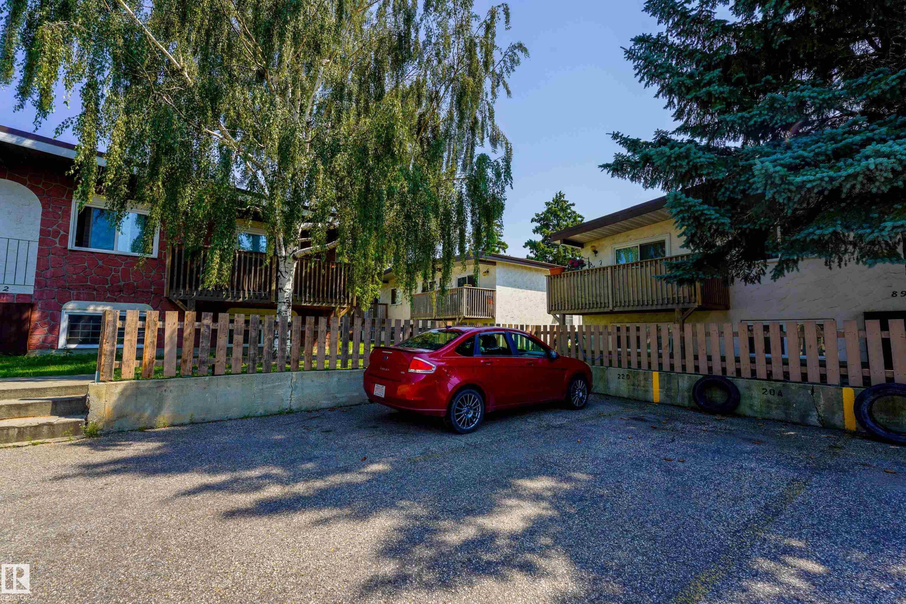 8920A 144 Avenue Nw, Edmonton, AB - Outdoor