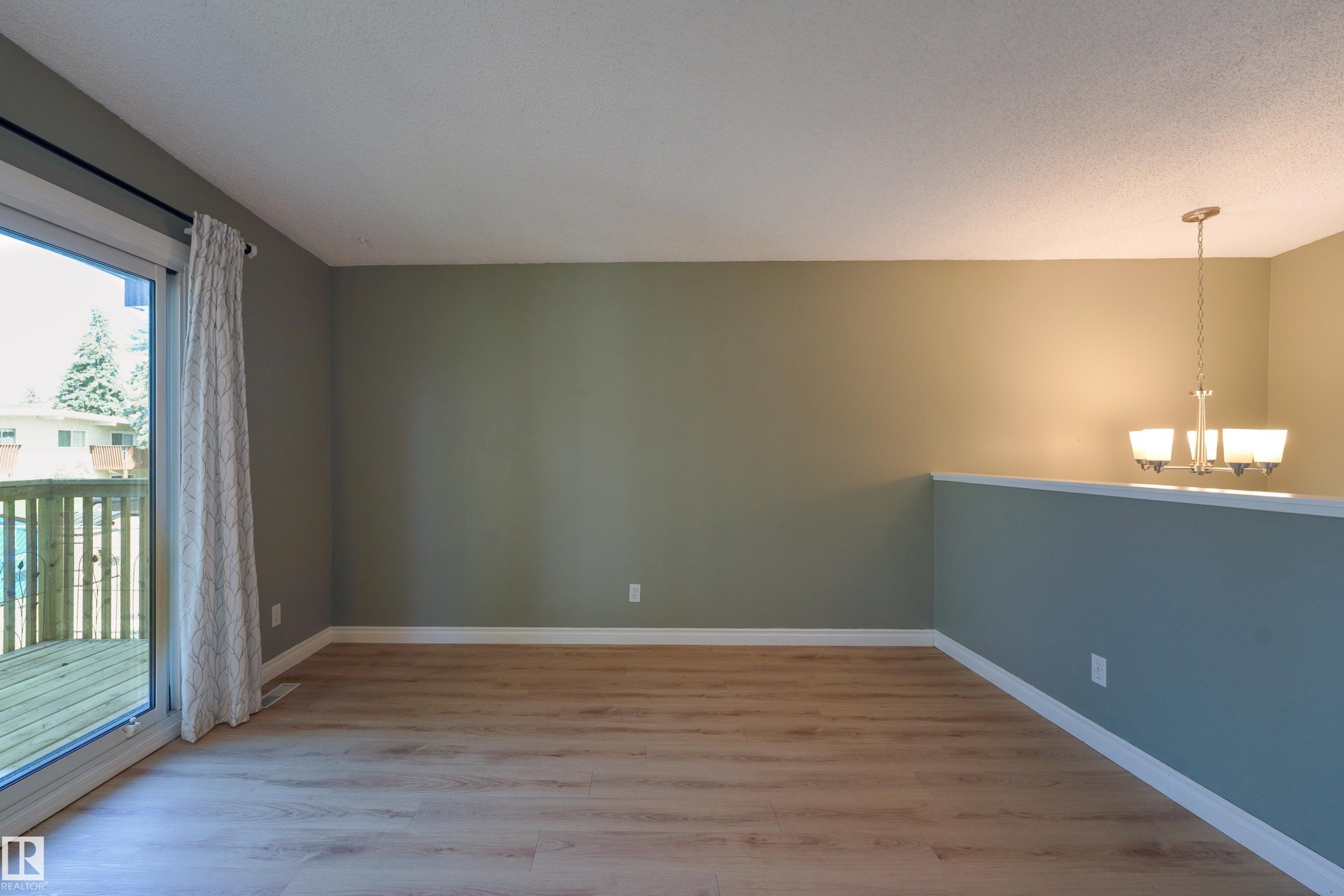 8920A 144 Avenue Nw, Edmonton, AB - Indoor Photo Showing Other Room