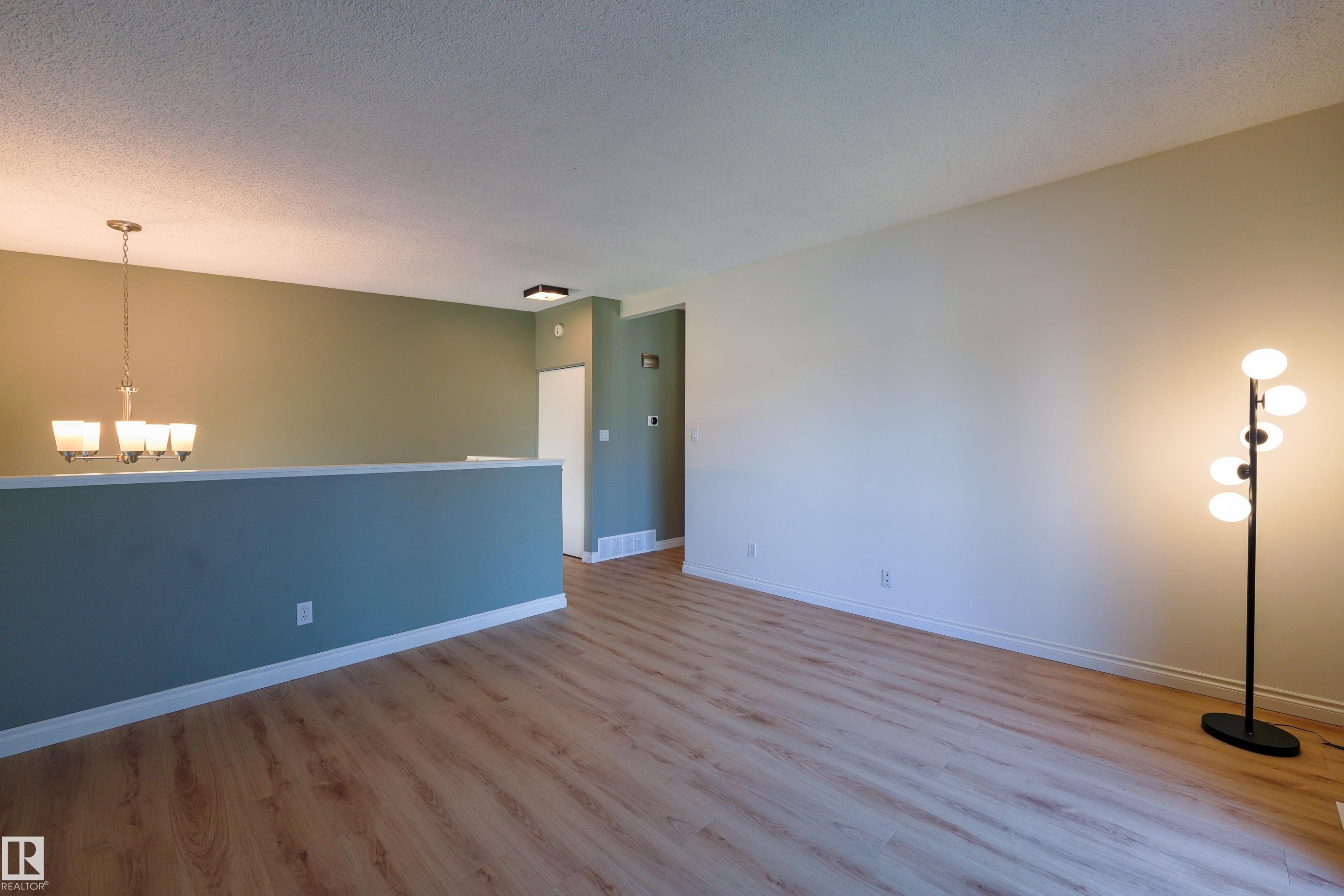 8920A 144 Avenue Nw, Edmonton, AB - Indoor Photo Showing Other Room