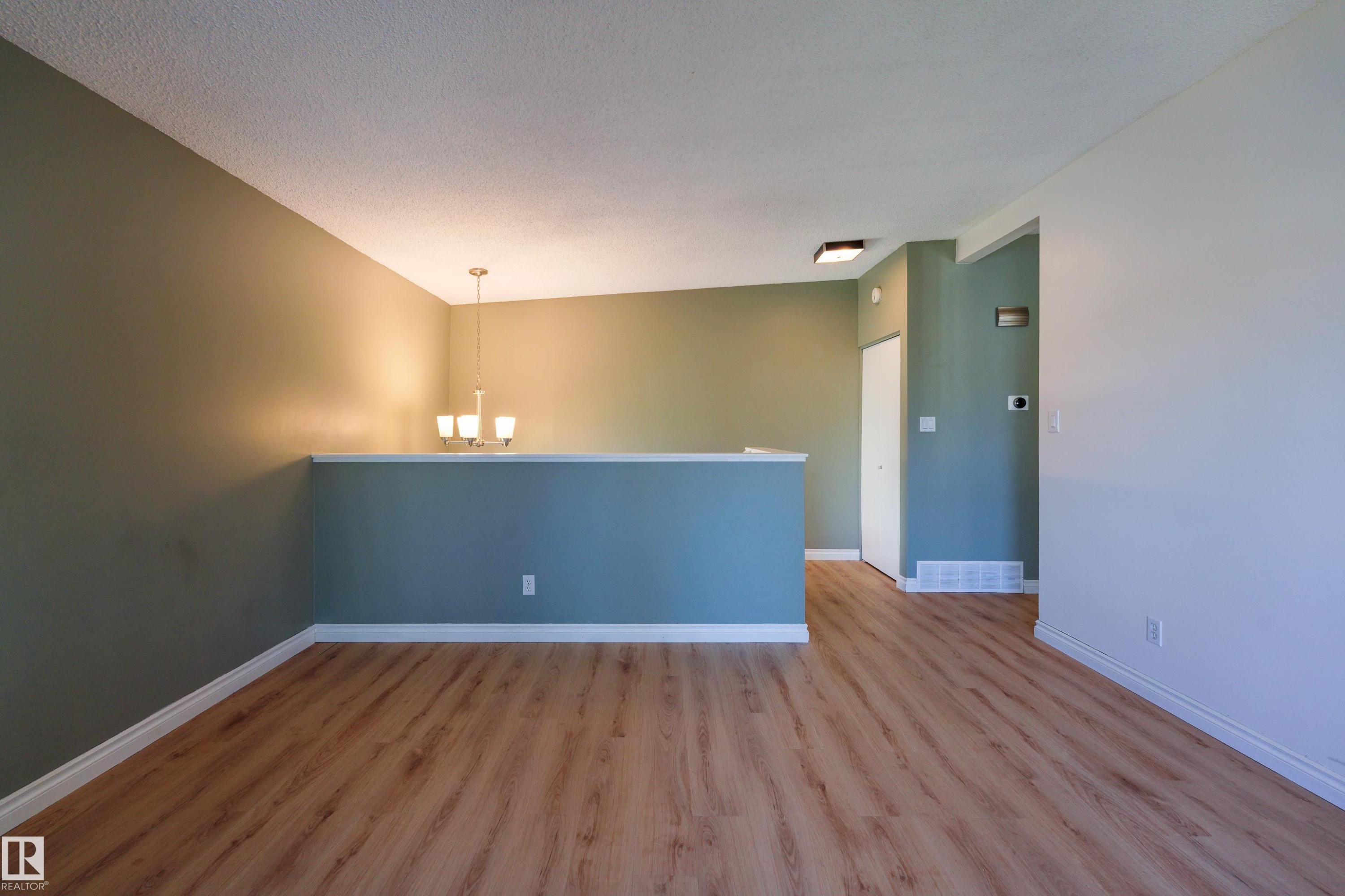 8920A 144 Avenue Nw, Edmonton, AB - Indoor Photo Showing Other Room