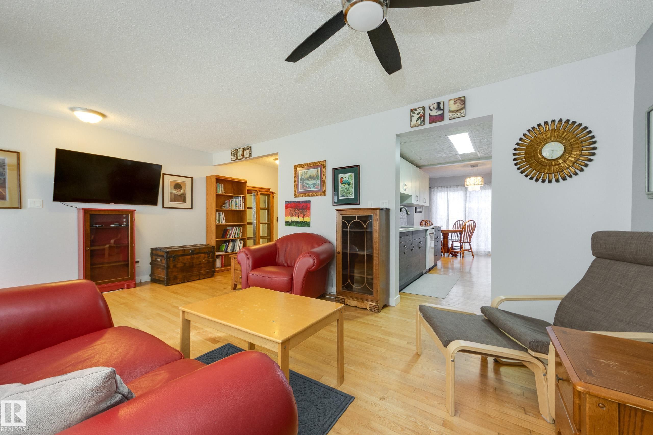 4303 46 Street, Stony Plain, AB - Indoor Photo Showing Living Room