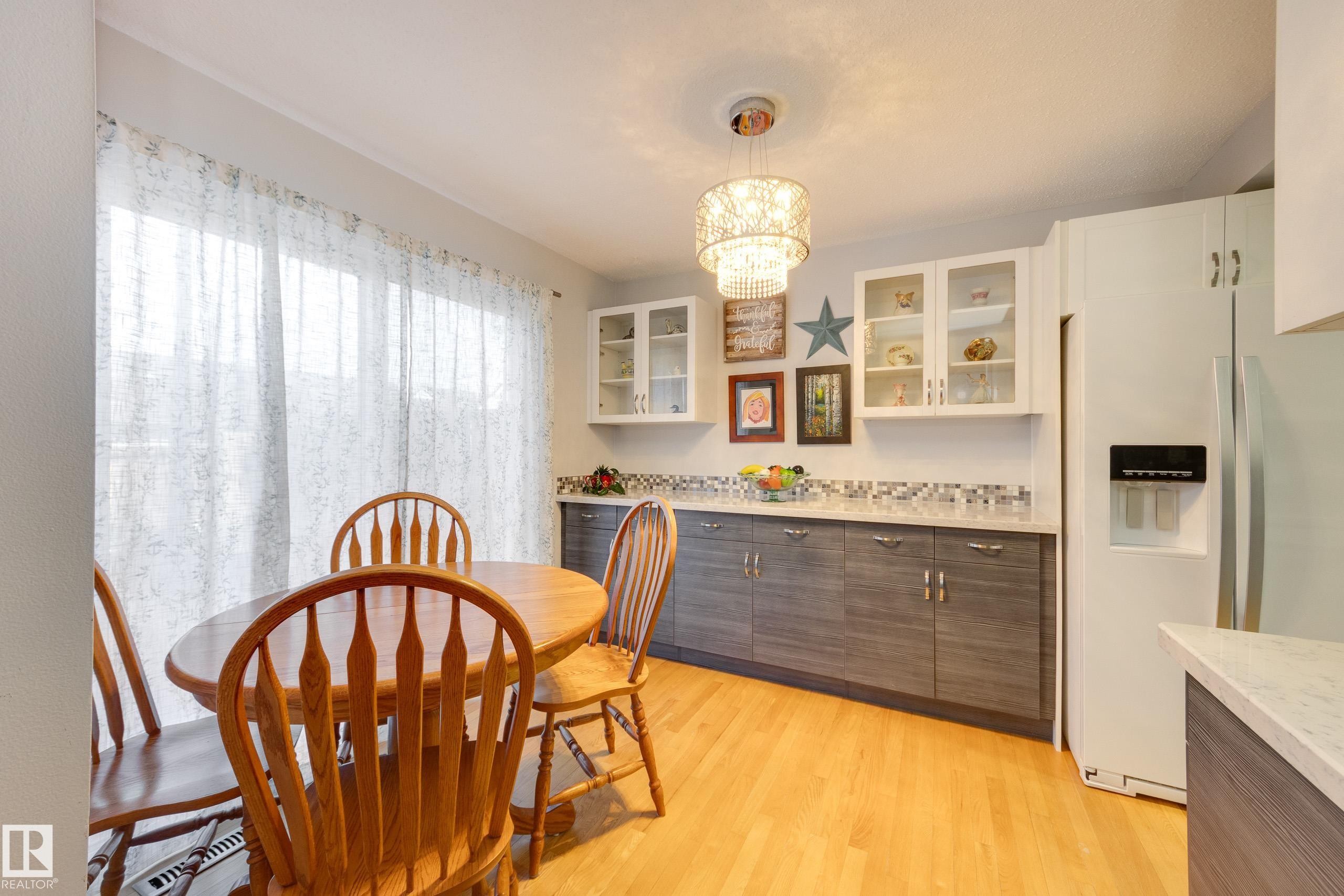 4303 46 Street, Stony Plain, AB - Indoor Photo Showing Dining Room