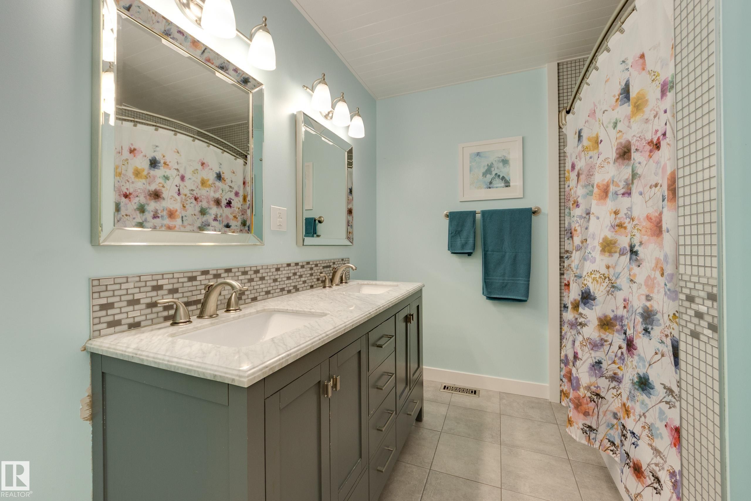 4303 46 Street, Stony Plain, AB - Indoor Photo Showing Bathroom