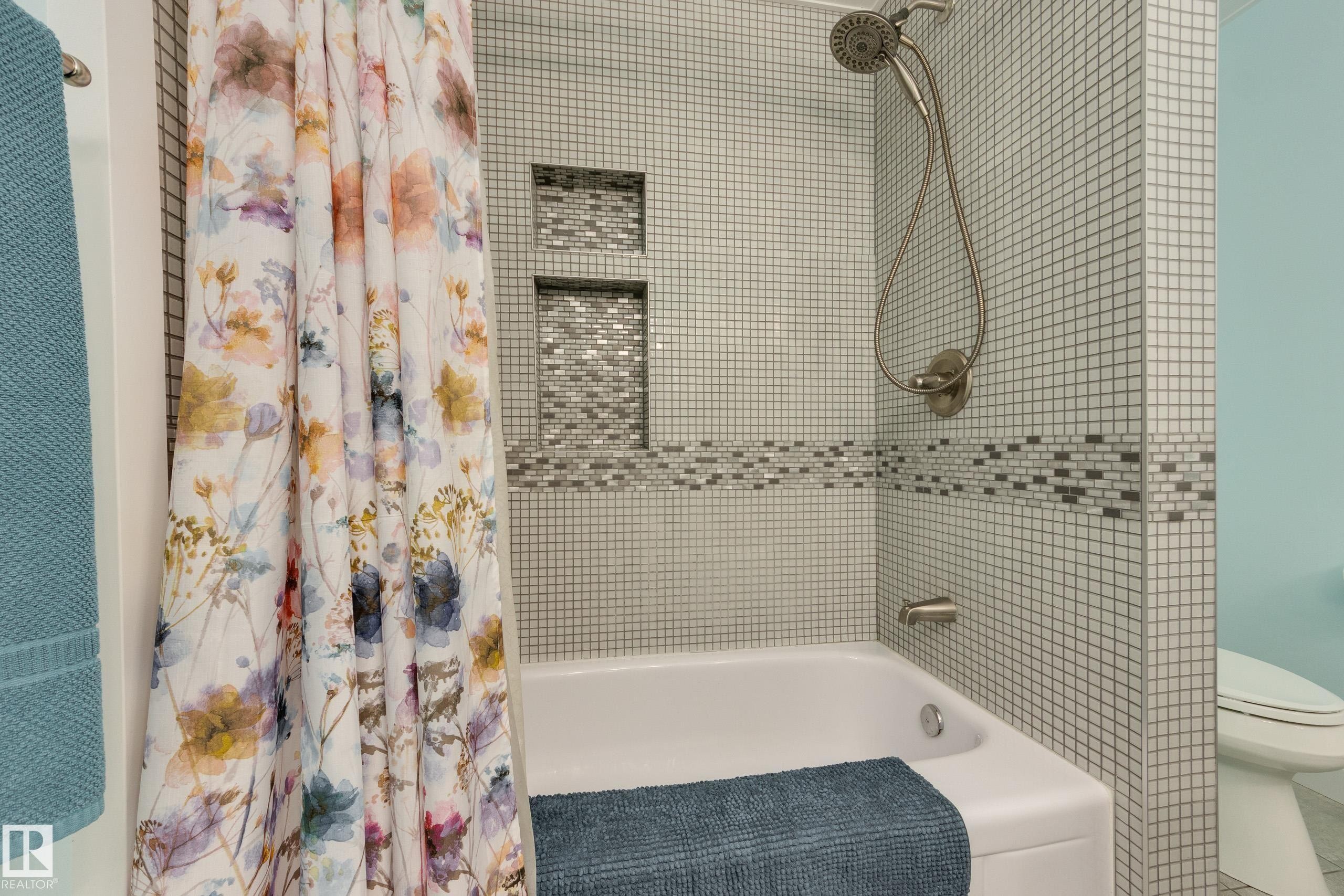 4303 46 Street, Stony Plain, AB - Indoor Photo Showing Bathroom