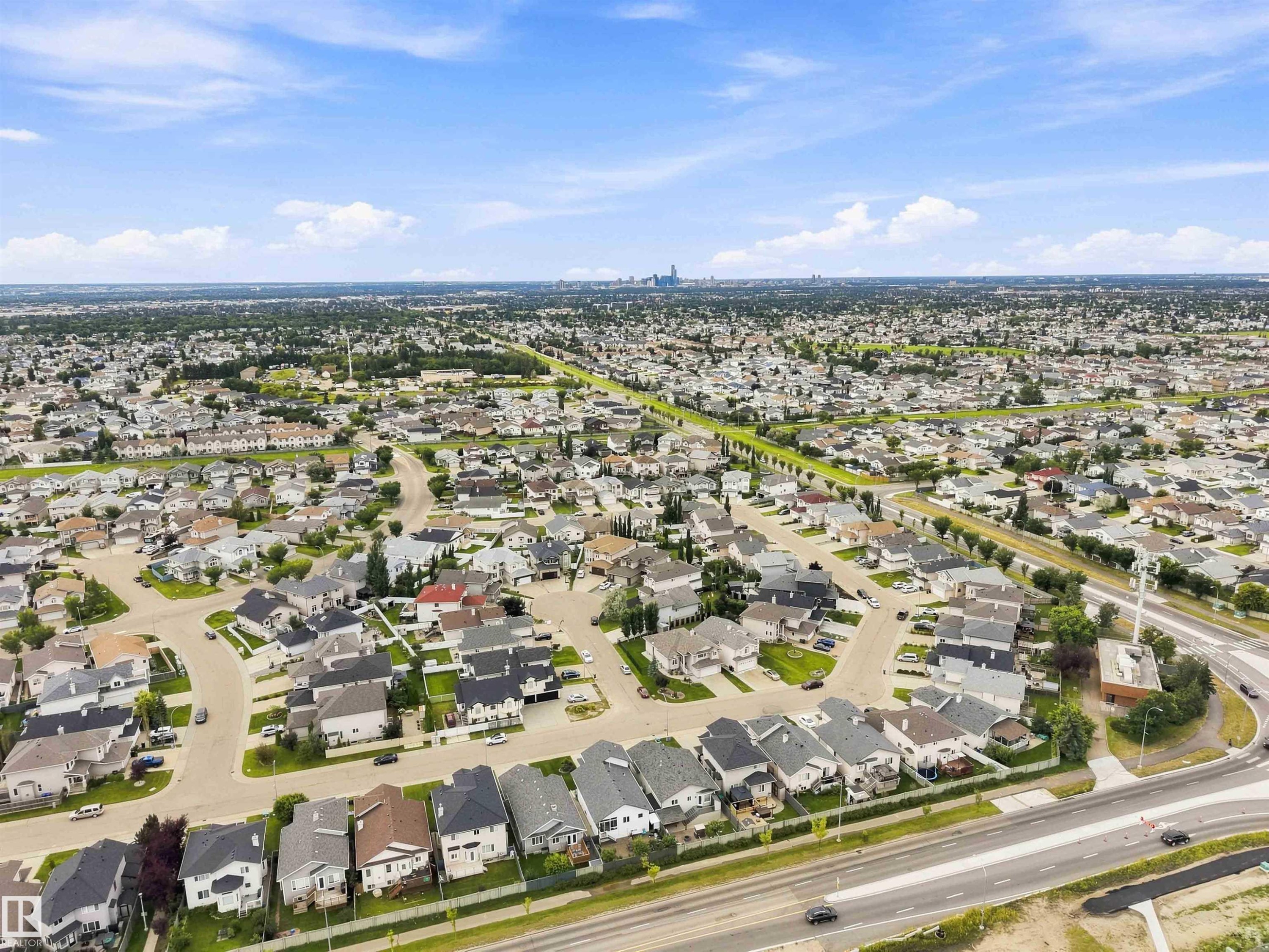 Expansive suburban residential area featuring single-family homes with varying rooflines and facades - 6320 166 Avenue Nw, Edmonton, AB - Outdoor With View