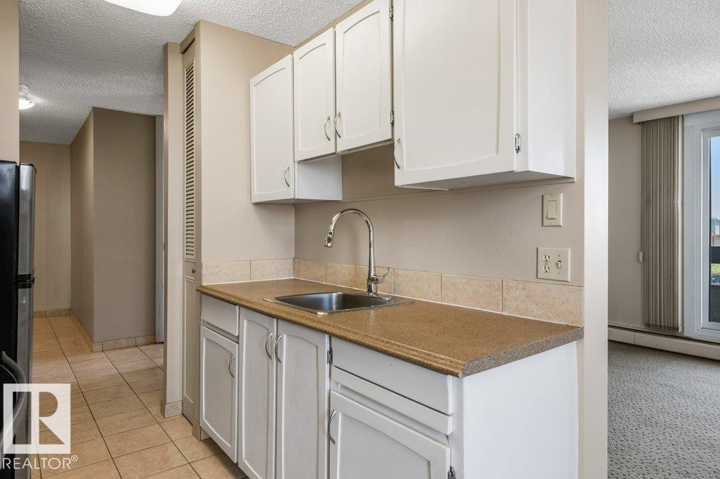 #1803 10883 Saskatchewan Dr Nw, Edmonton, AB - Indoor Photo Showing Kitchen