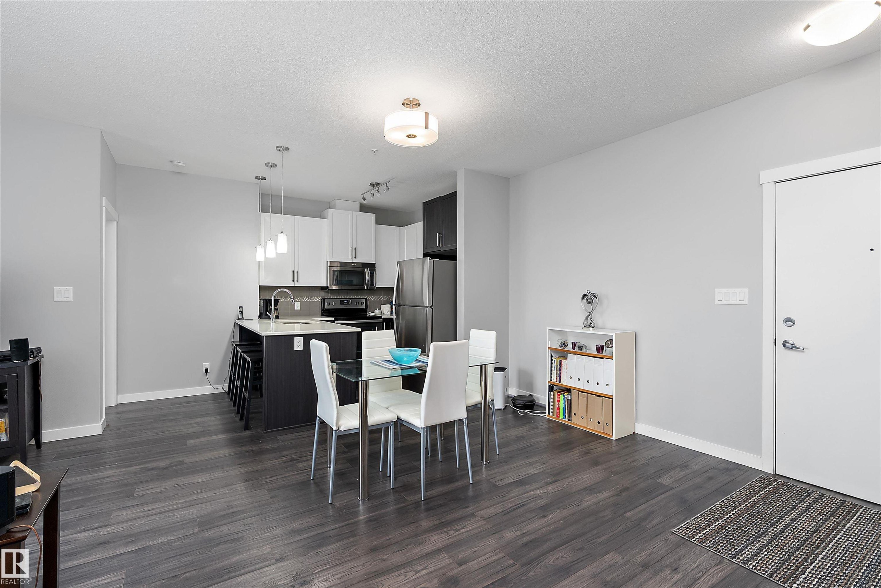 #407 812 Welsh Dr Sw, Edmonton, AB - Indoor Photo Showing Dining Room