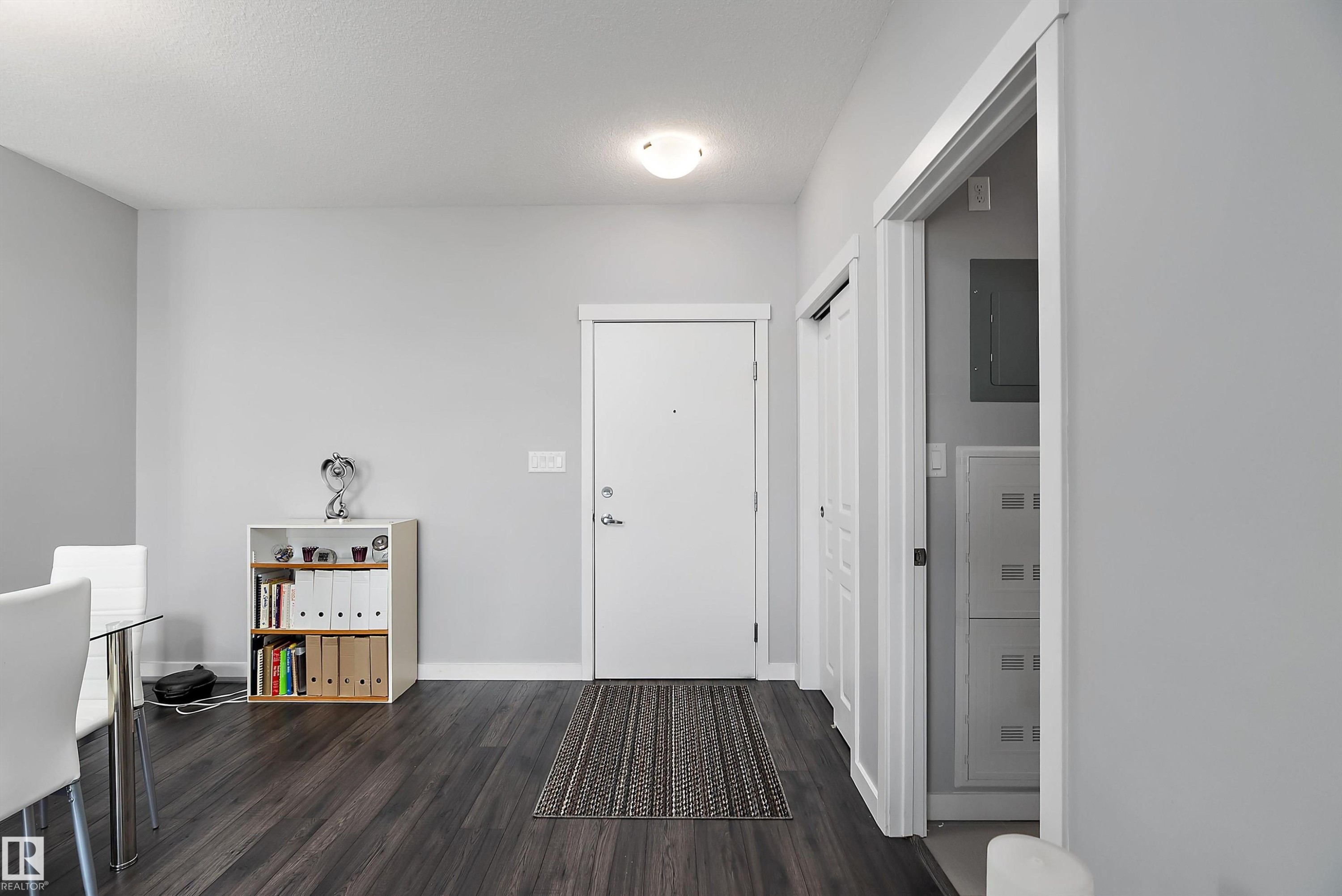 #407 812 Welsh Dr Sw, Edmonton, AB - Indoor Photo Showing Other Room