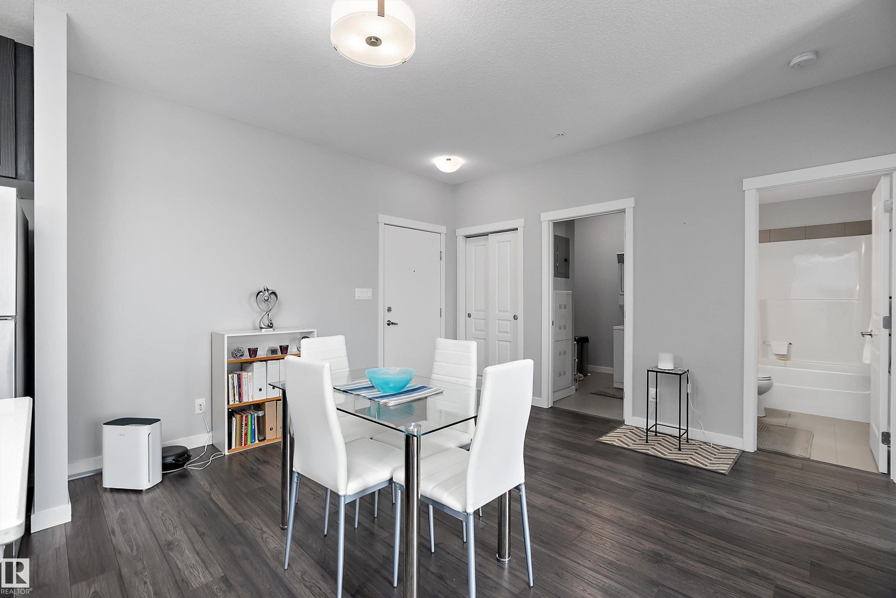 #407 812 Welsh Dr Sw, Edmonton, AB - Indoor Photo Showing Dining Room
