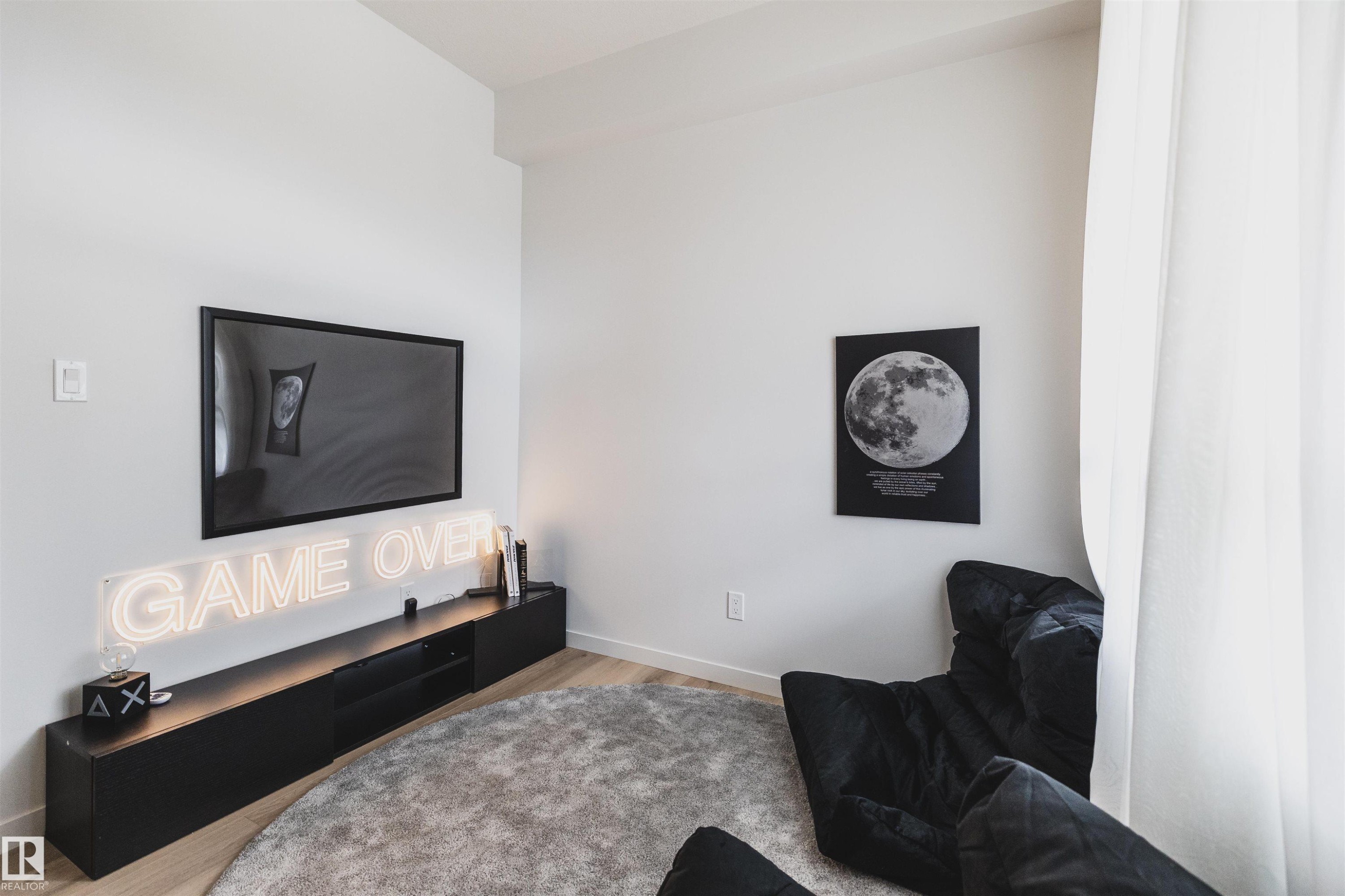 2028 212 Street Nw, Edmonton, AB - Indoor