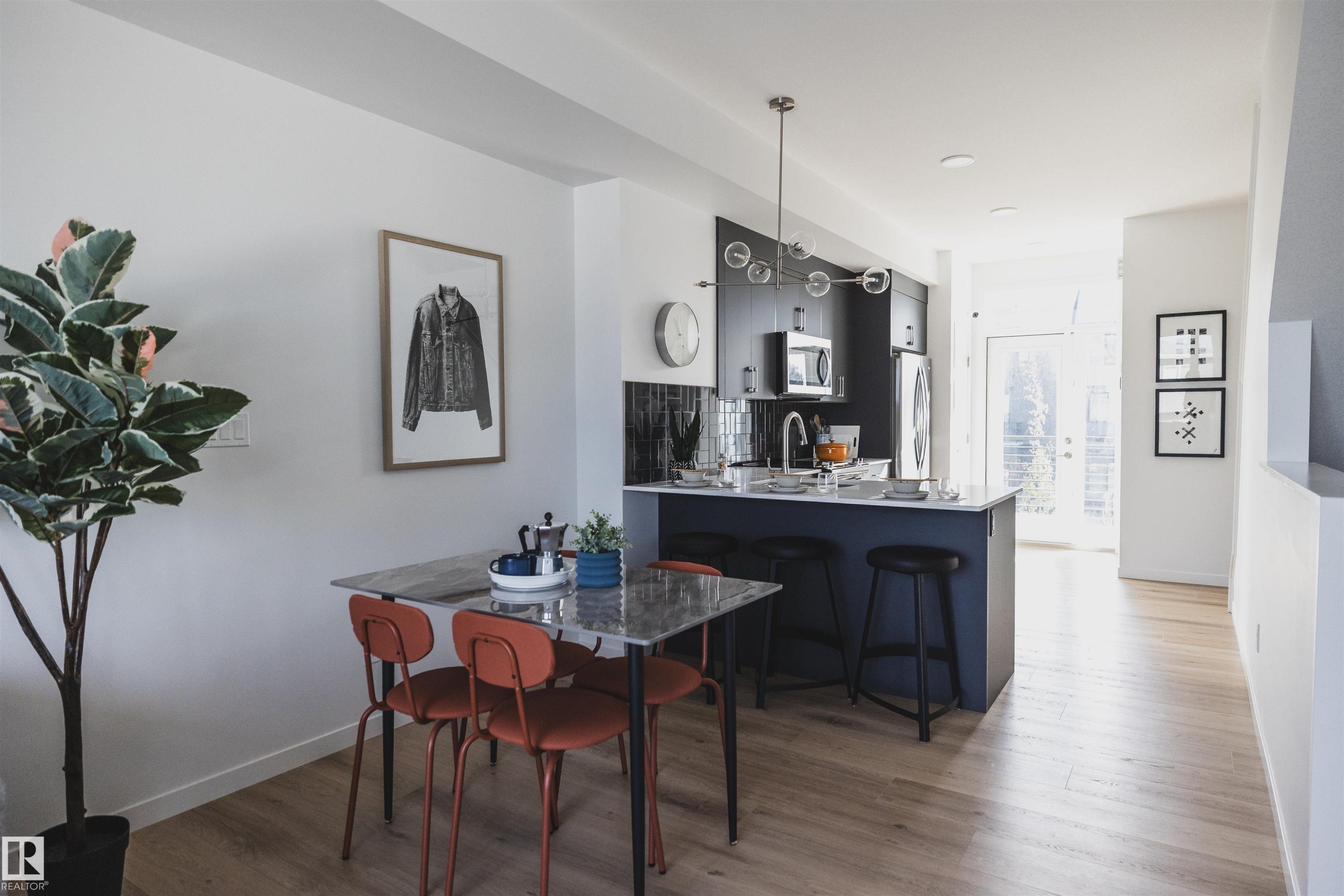 2028 212 Street Nw, Edmonton, AB - Indoor Photo Showing Dining Room