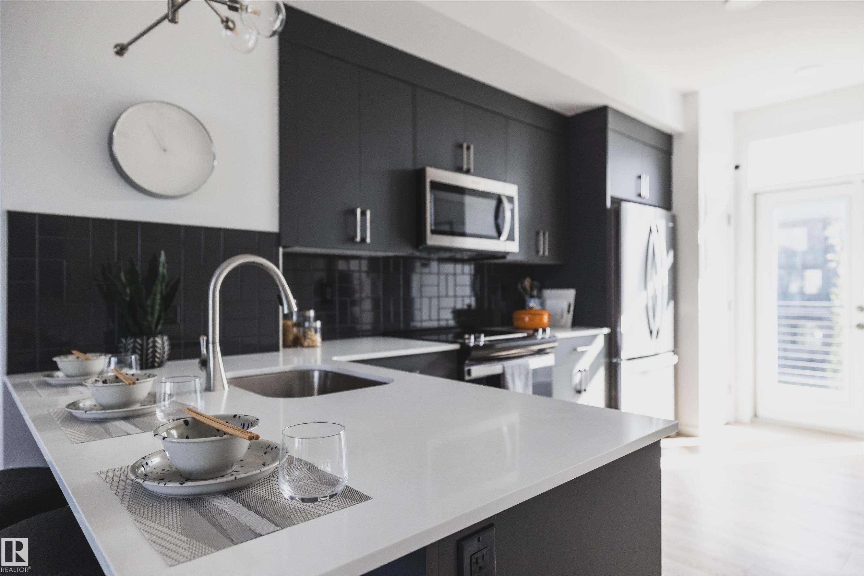2028 212 Street Nw, Edmonton, AB - Indoor Photo Showing Kitchen With Upgraded Kitchen