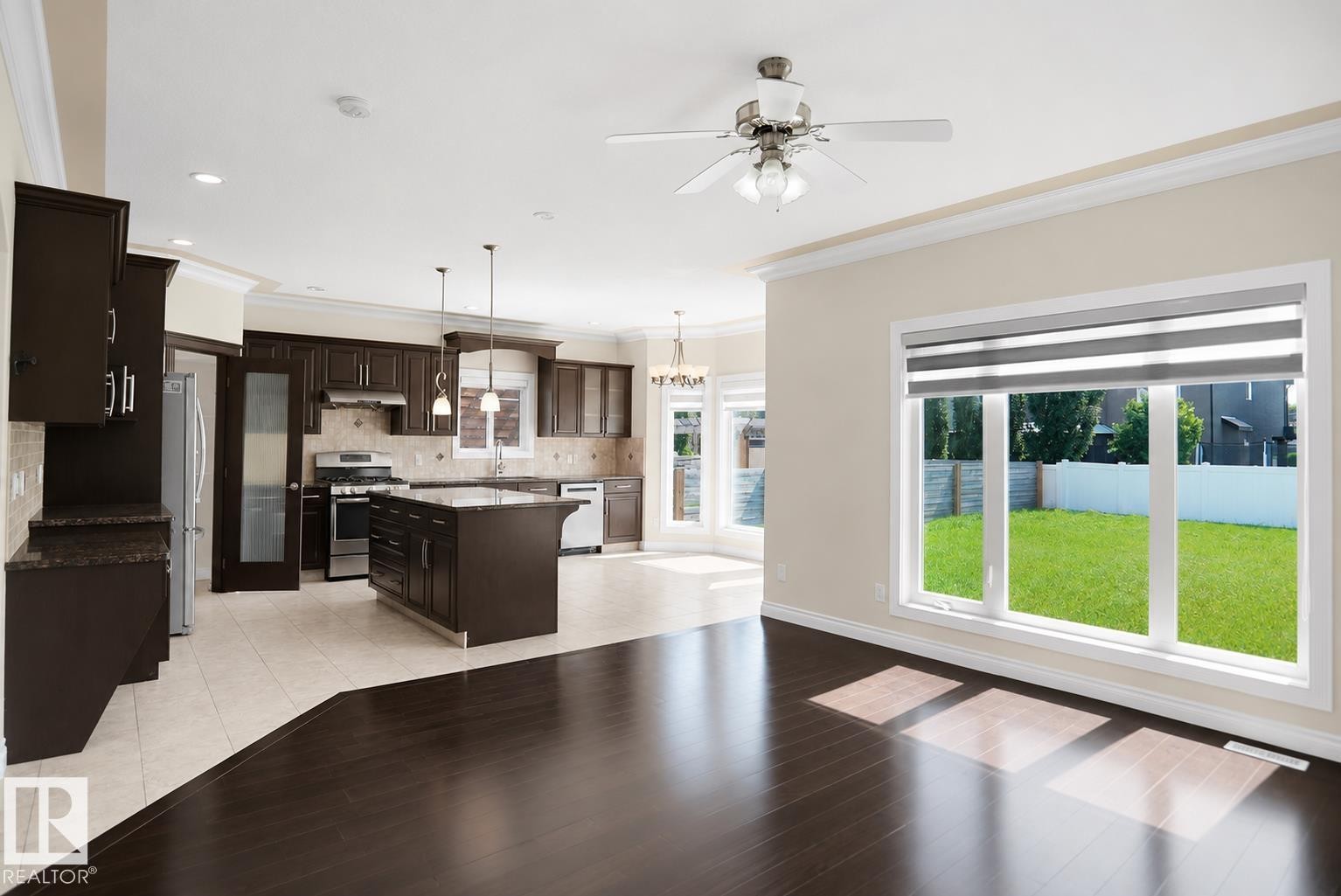 14037 161A Avenue Nw, Edmonton, AB - Indoor Photo Showing Kitchen With Upgraded Kitchen