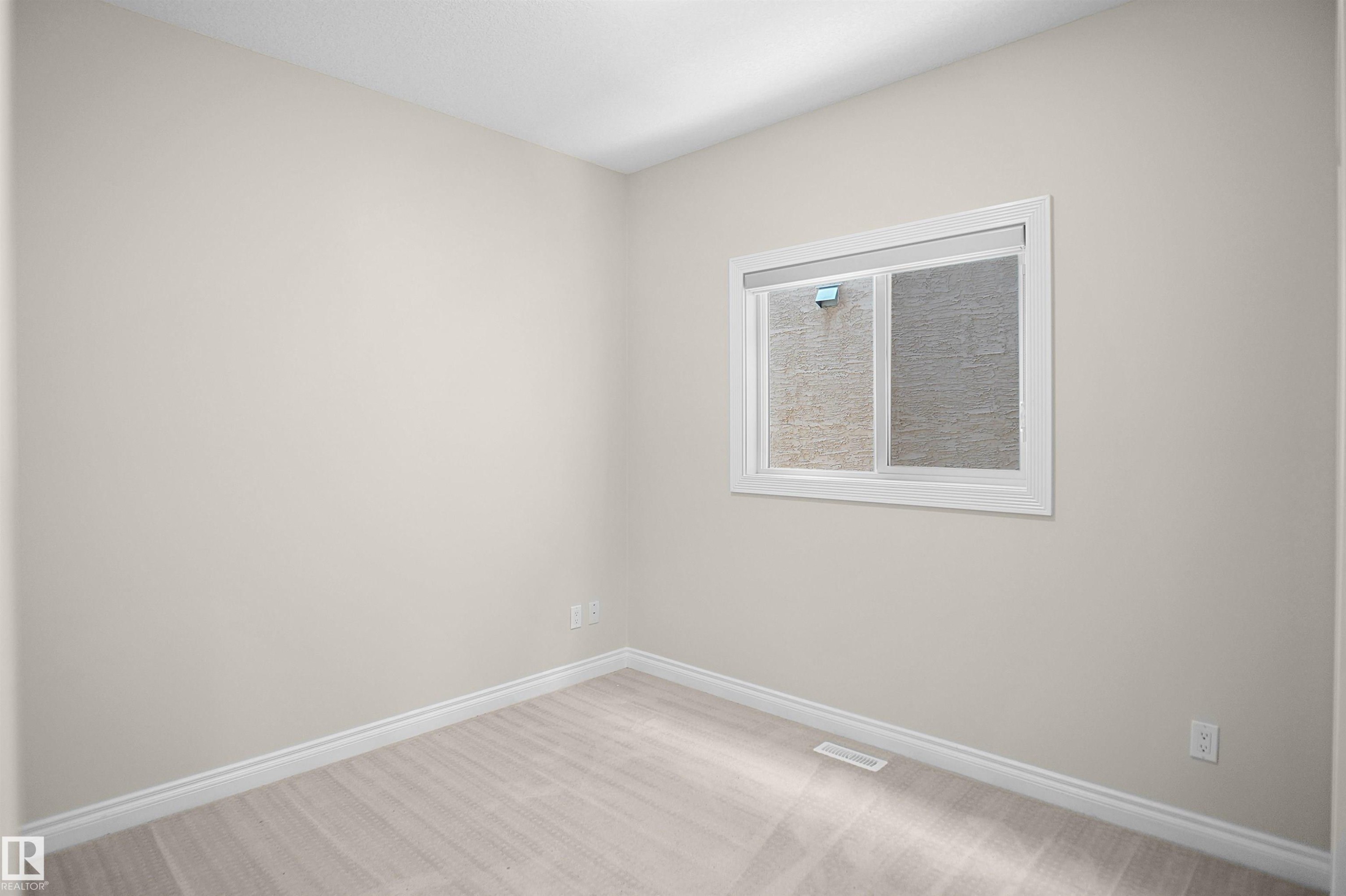 14037 161A Avenue Nw, Edmonton, AB - Indoor Photo Showing Other Room