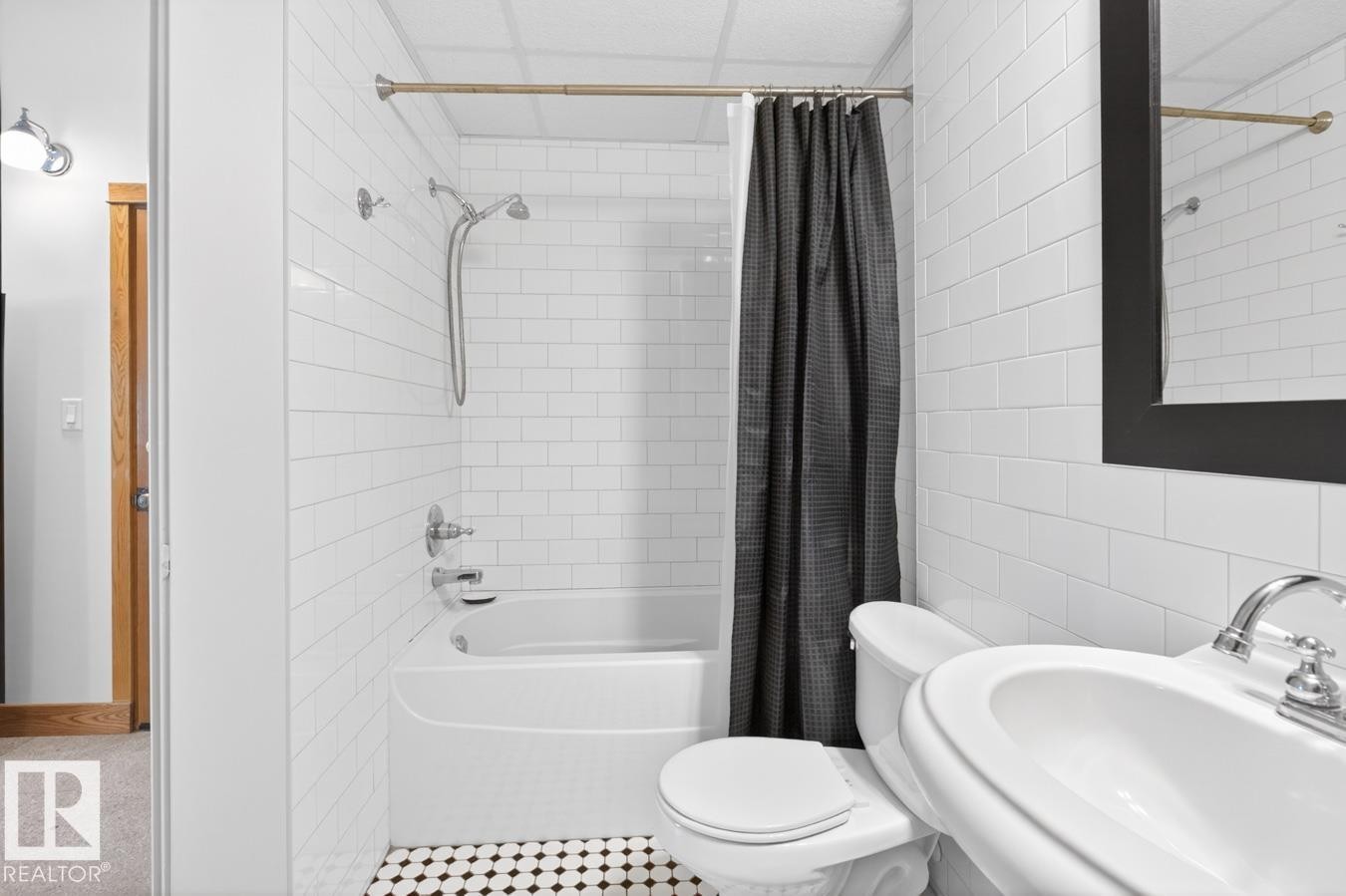 #801 10134 100 St Nw, Edmonton, AB - Indoor Photo Showing Bathroom