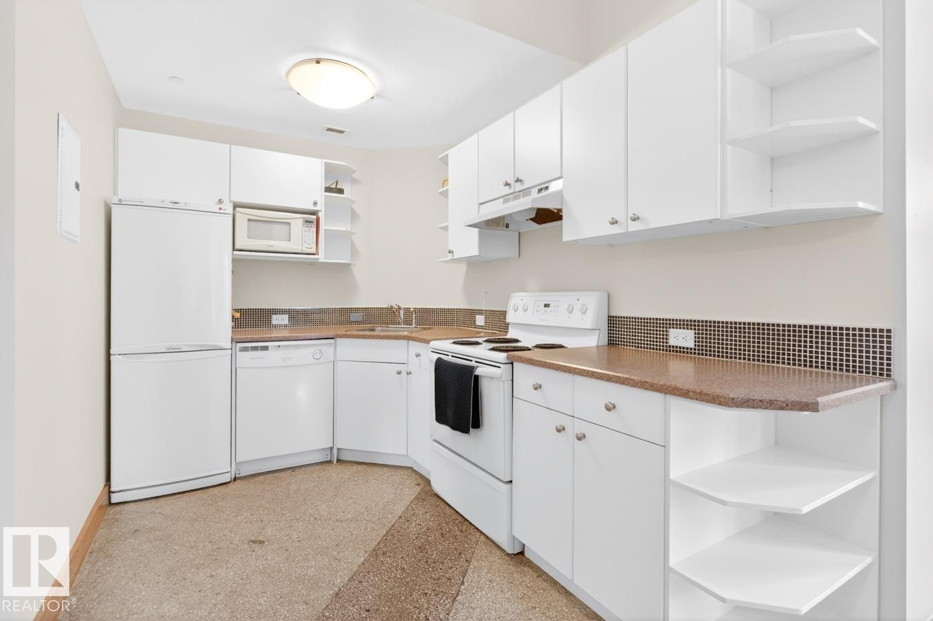 #801 10134 100 St Nw, Edmonton, AB - Indoor Photo Showing Kitchen