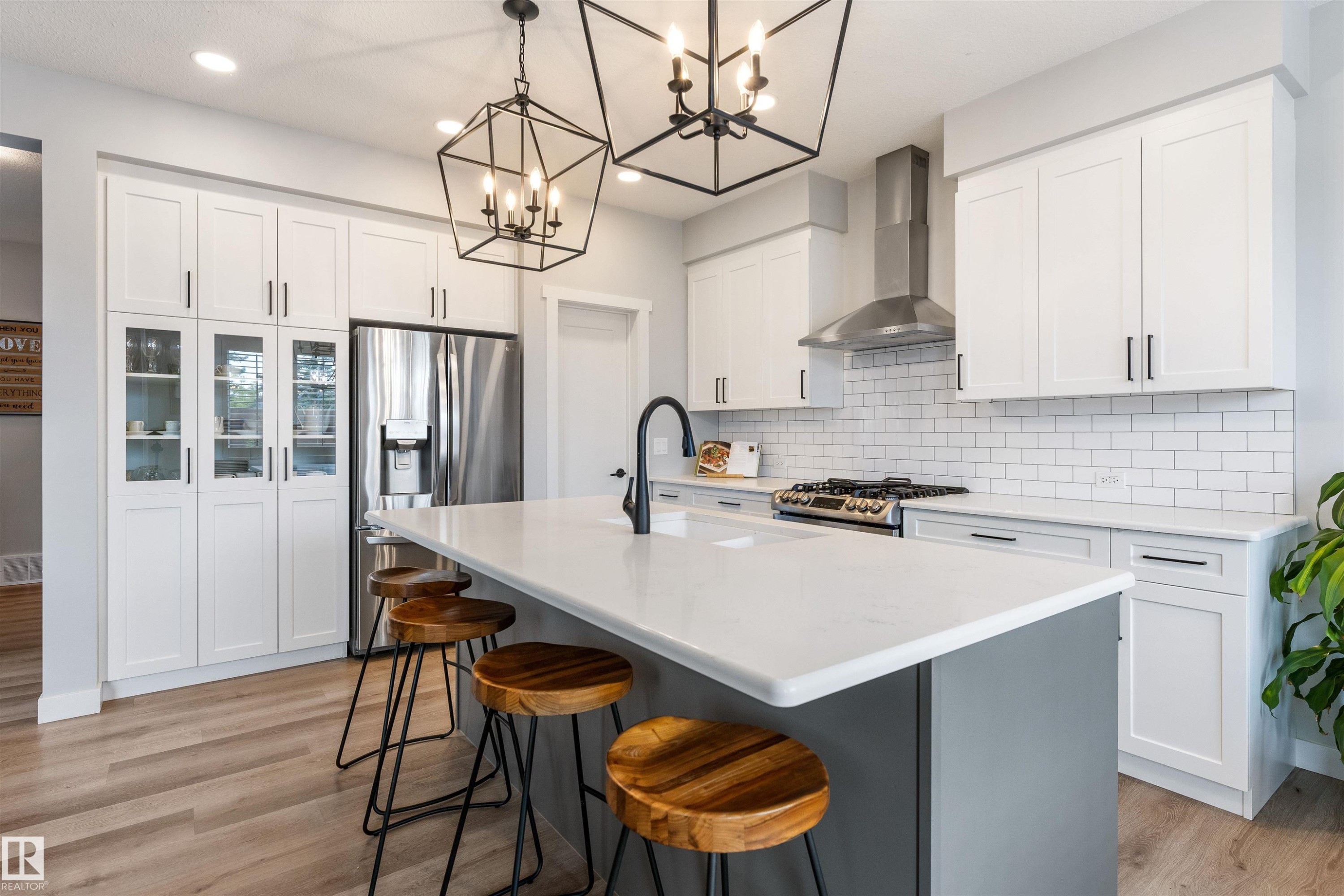 23 Jamison Crescent, St. Albert, AB - Indoor Photo Showing Kitchen With Upgraded Kitchen