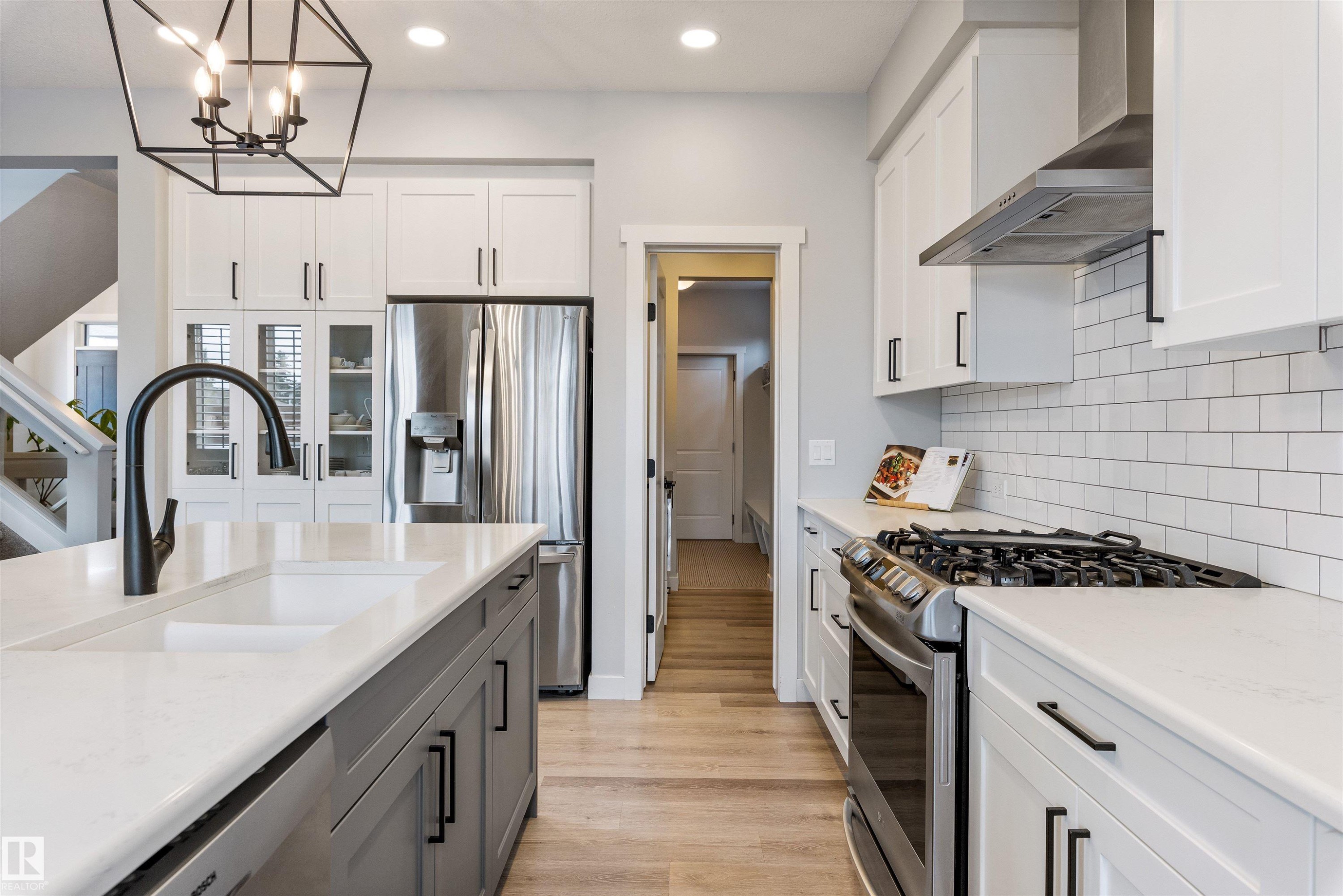 23 Jamison Crescent, St. Albert, AB - Indoor Photo Showing Kitchen With Upgraded Kitchen