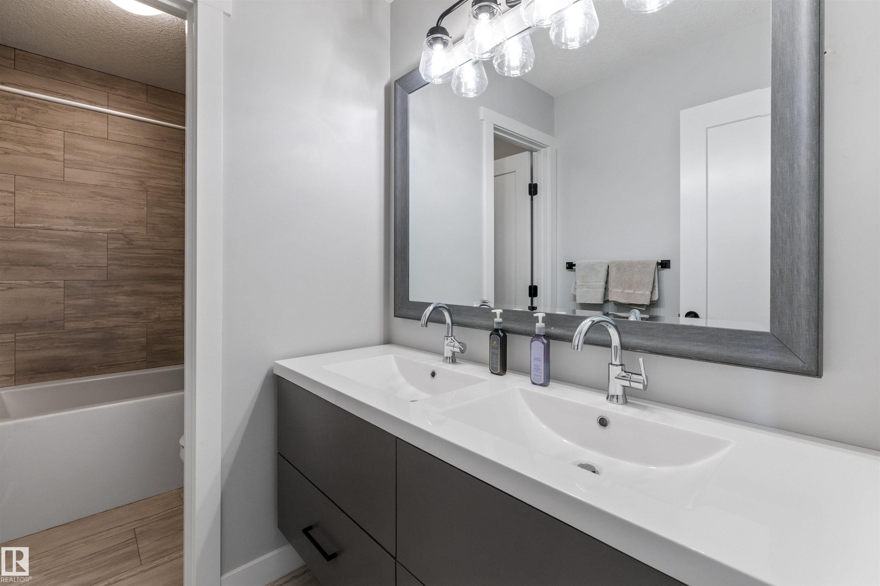 23 Jamison Crescent, St. Albert, AB - Indoor Photo Showing Bathroom