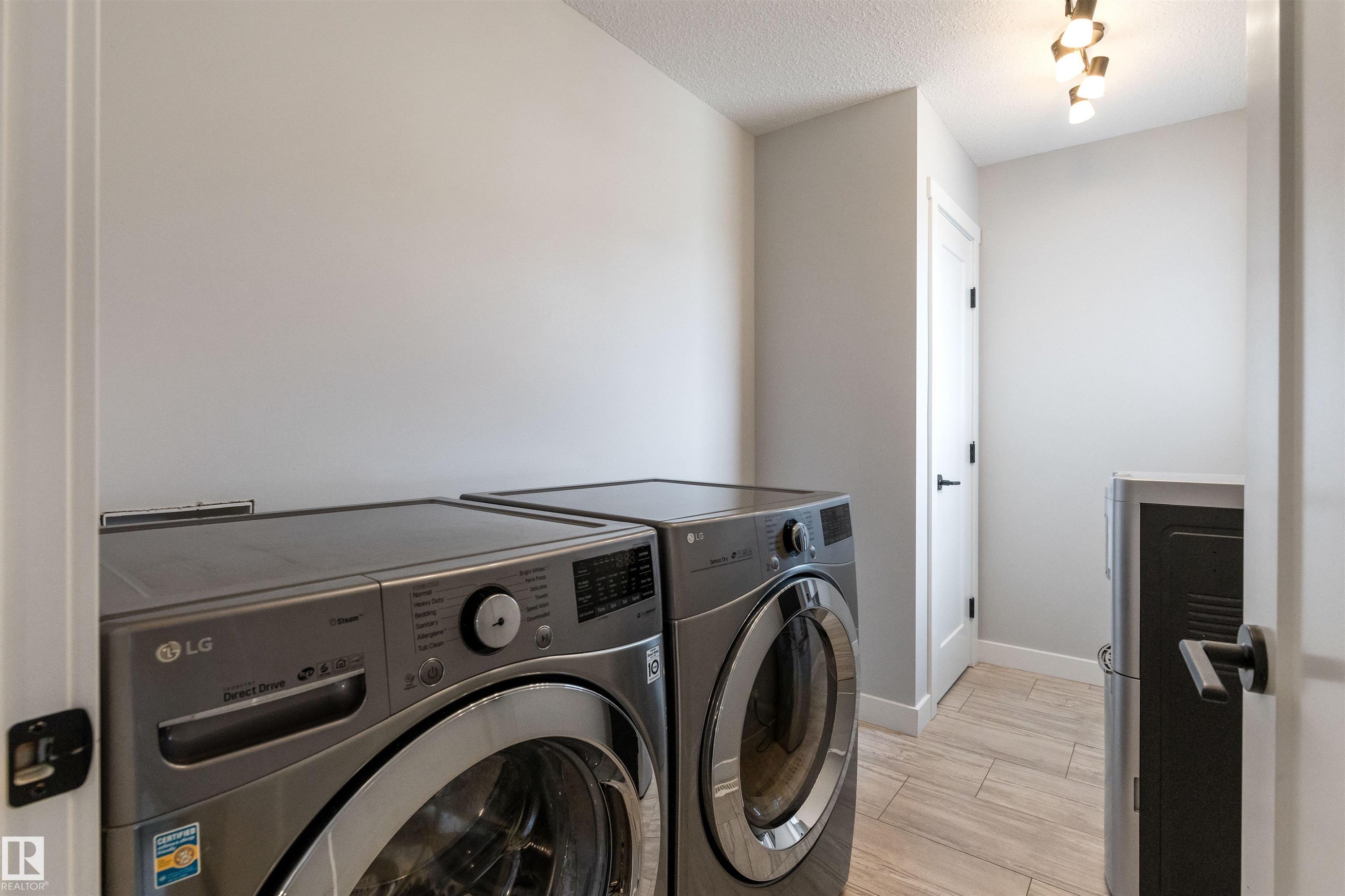 23 Jamison Crescent, St. Albert, AB - Indoor Photo Showing Laundry Room