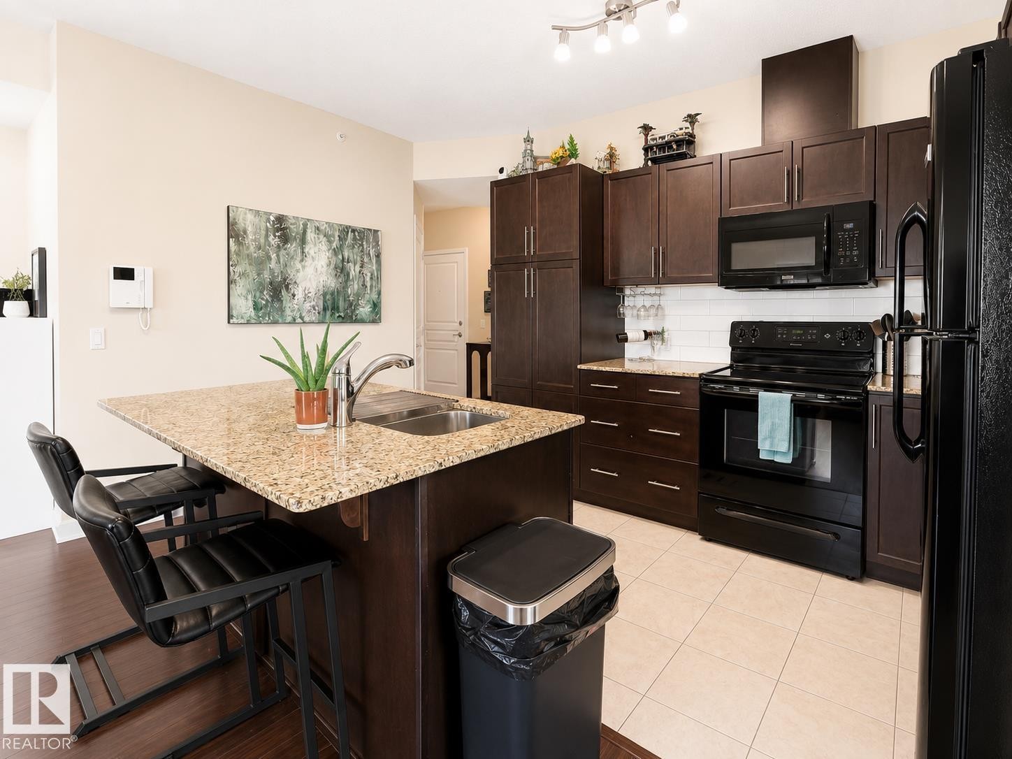 #3403 6 Augustine Cr, Sherwood Park, AB - Indoor Photo Showing Kitchen With Double Sink