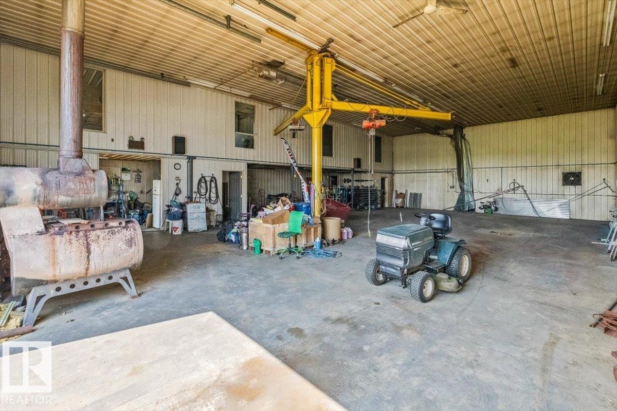 54115 Range Road 270, Rural Sturgeon County, AB - Photo Showing Garage