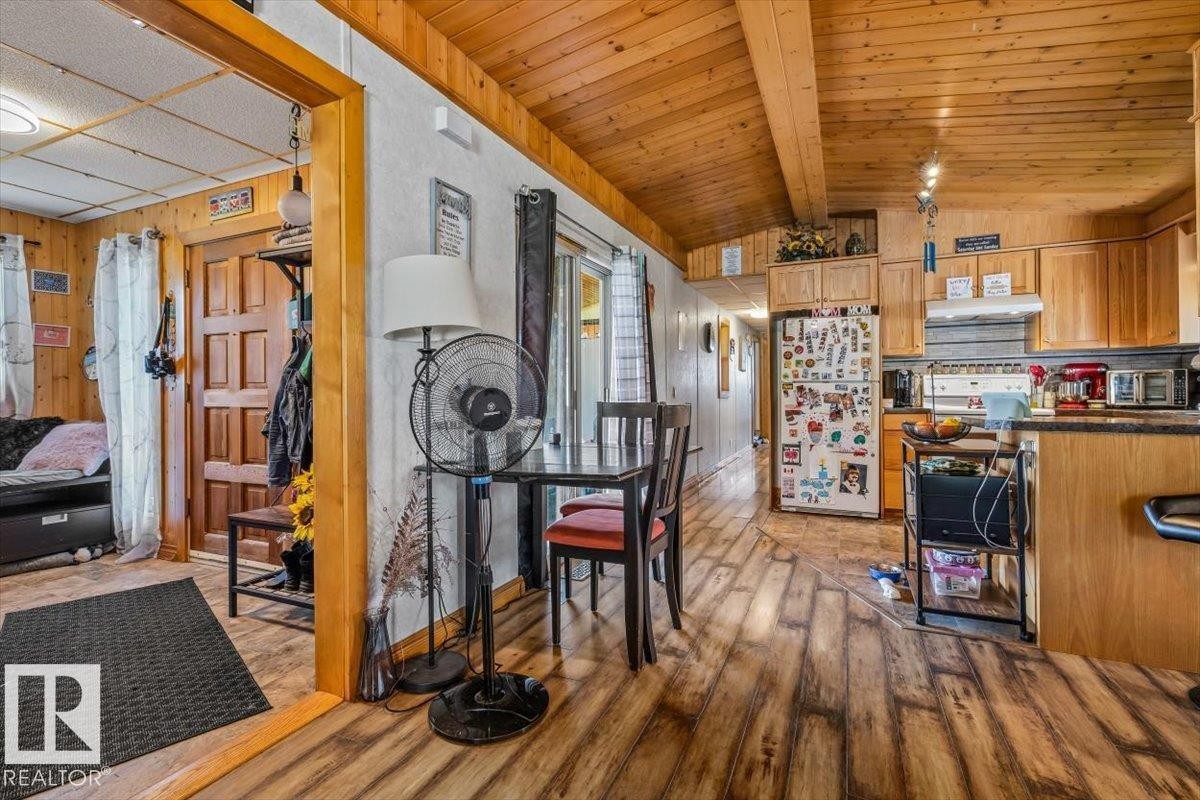 54115 Range Road 270, Rural Sturgeon County, AB - Indoor