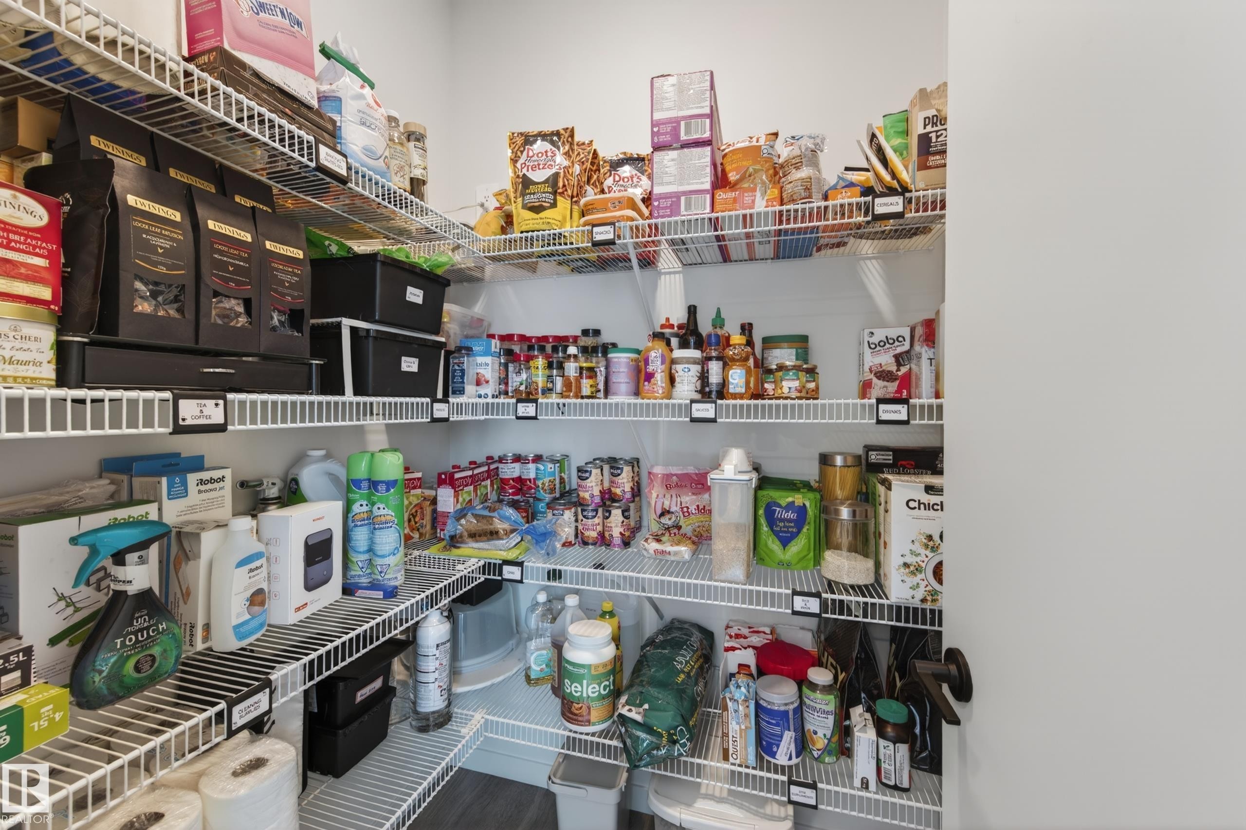 512 37 Street Sw, Edmonton, AB - Indoor With Storage