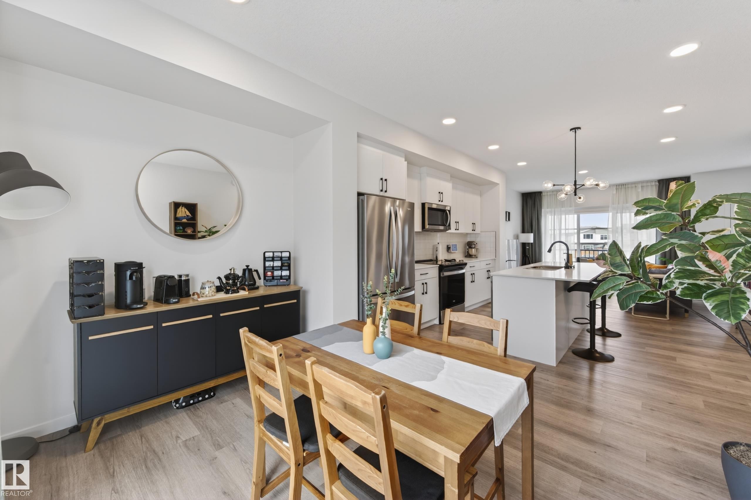 512 37 Street Sw, Edmonton, AB - Indoor