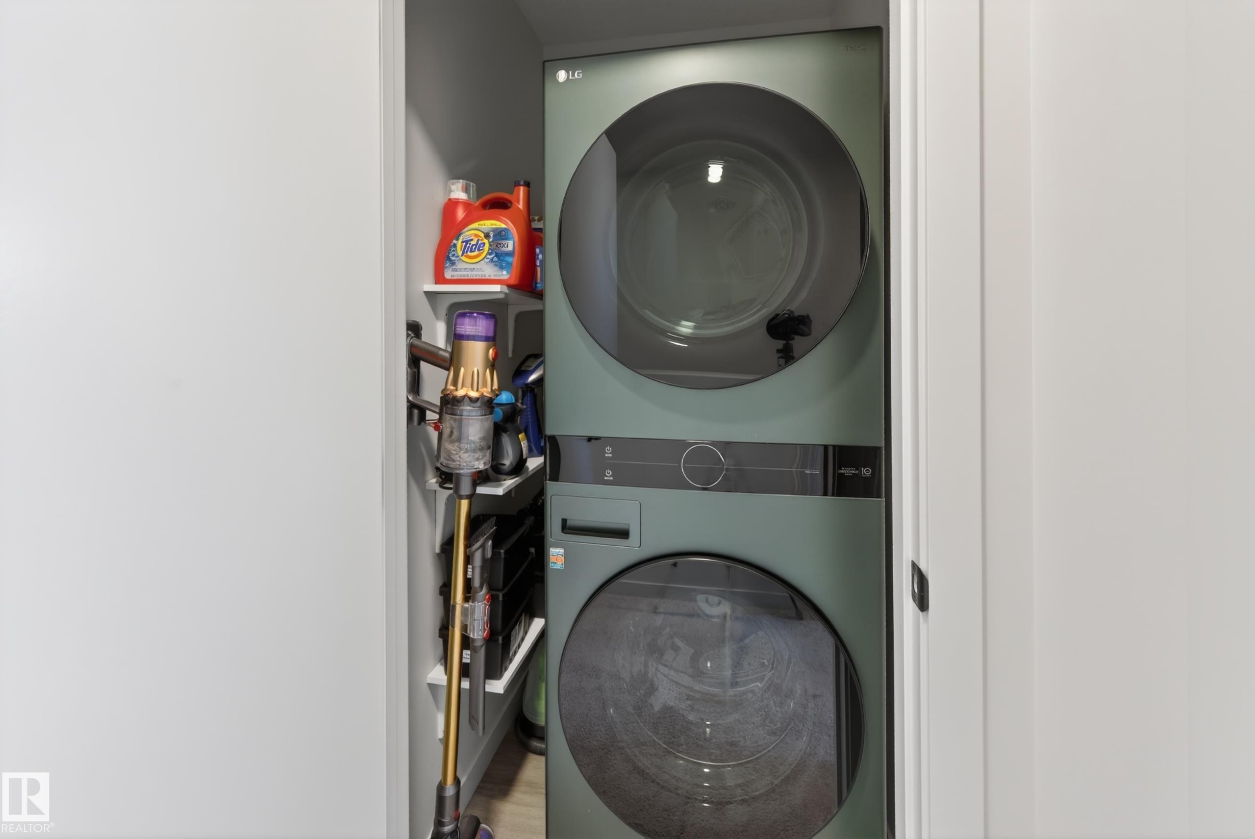 512 37 Street Sw, Edmonton, AB - Indoor Photo Showing Laundry Room