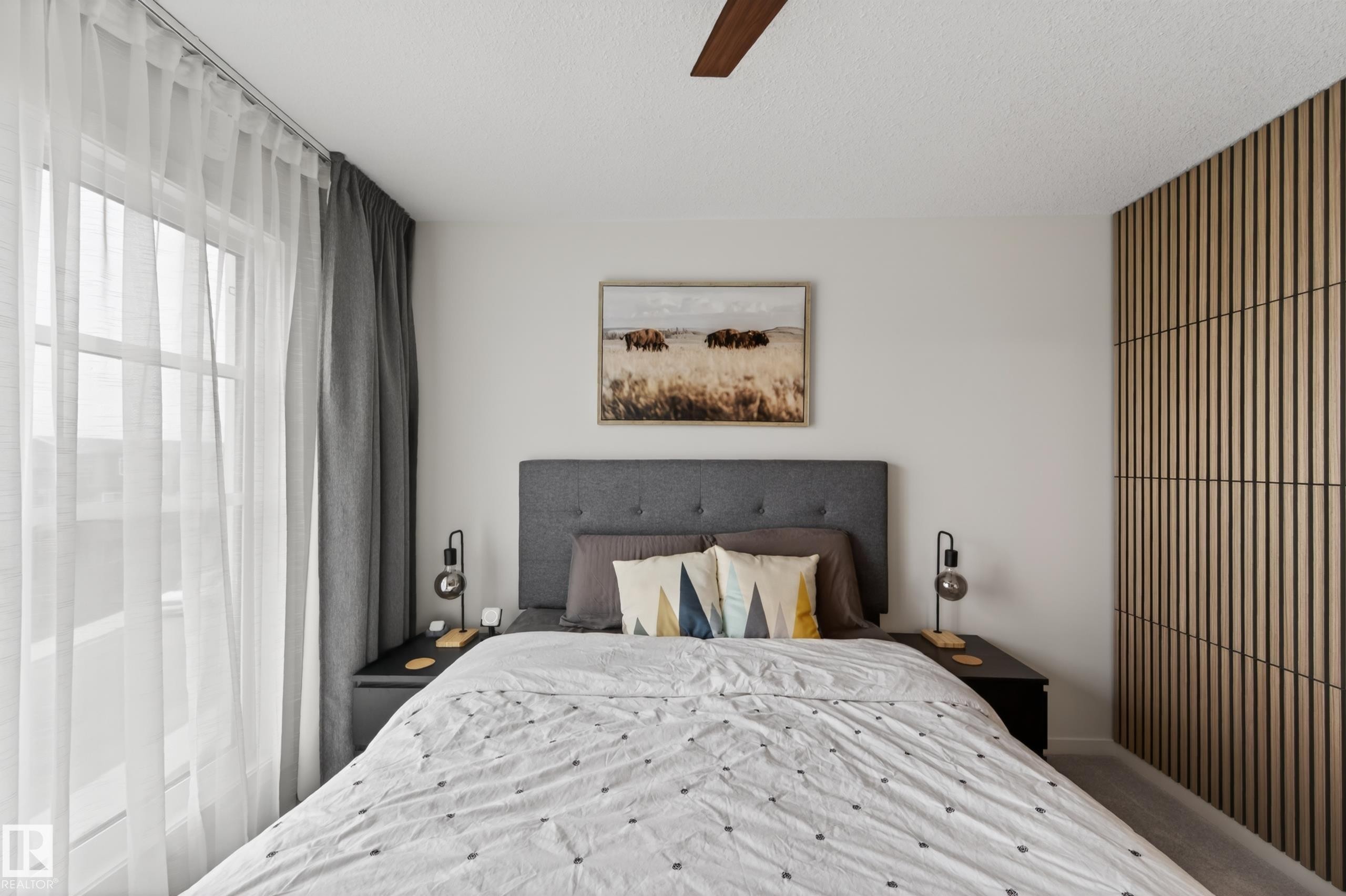 512 37 Street Sw, Edmonton, AB - Indoor Photo Showing Bedroom