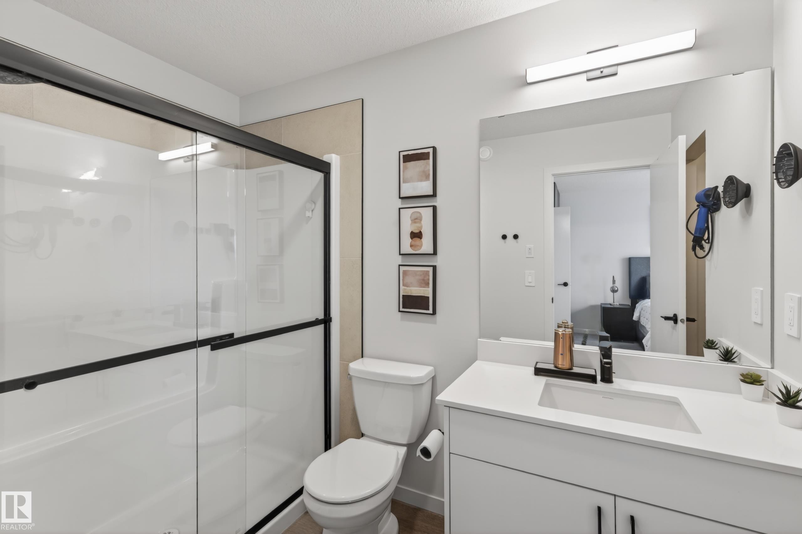 512 37 Street Sw, Edmonton, AB - Indoor Photo Showing Bathroom