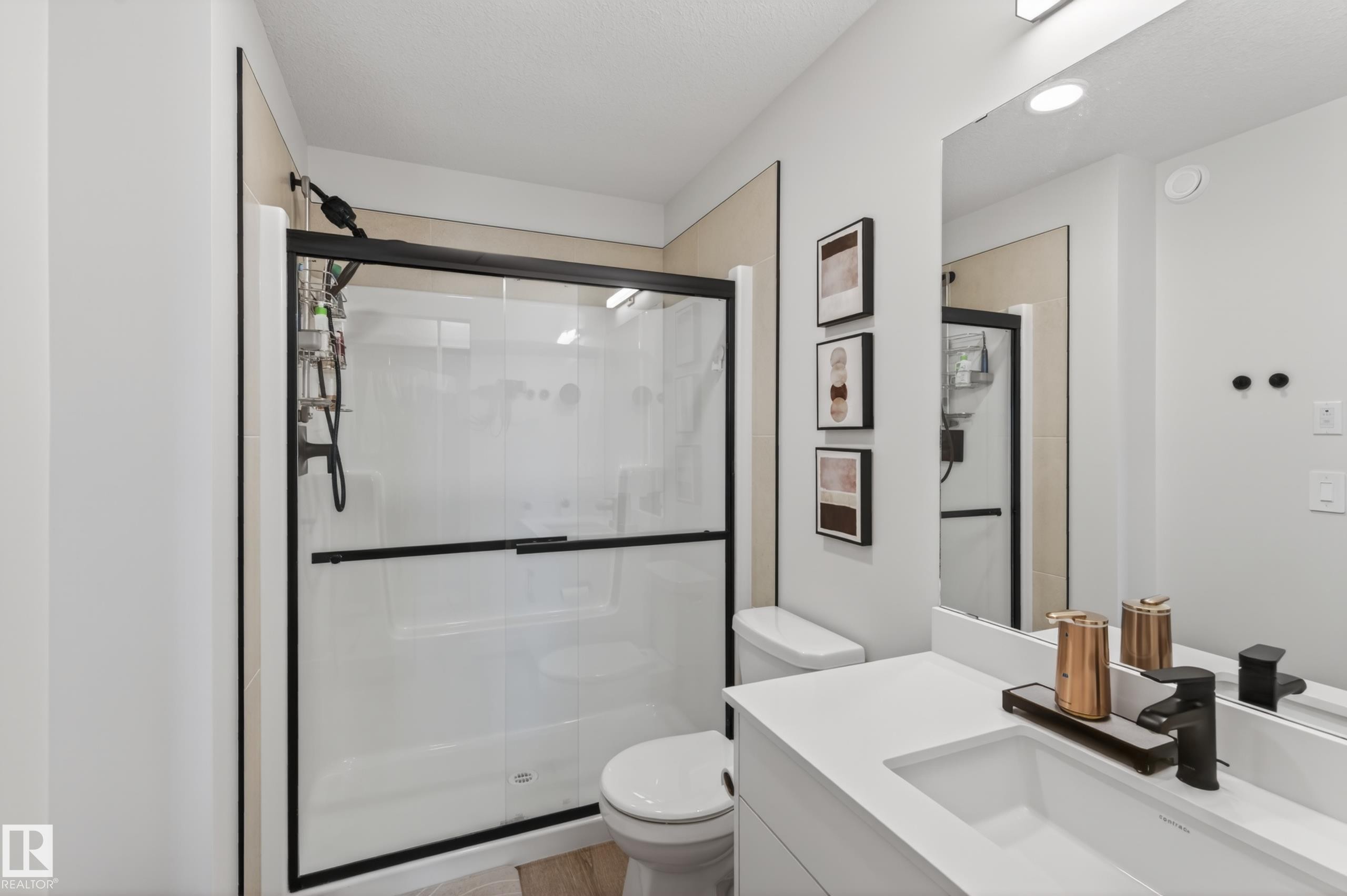 512 37 Street Sw, Edmonton, AB - Indoor Photo Showing Bathroom