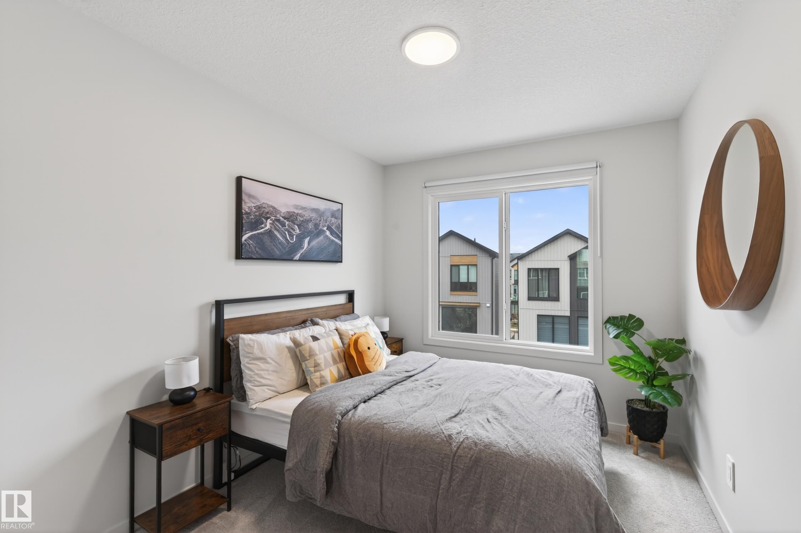 512 37 Street Sw, Edmonton, AB - Indoor Photo Showing Bedroom