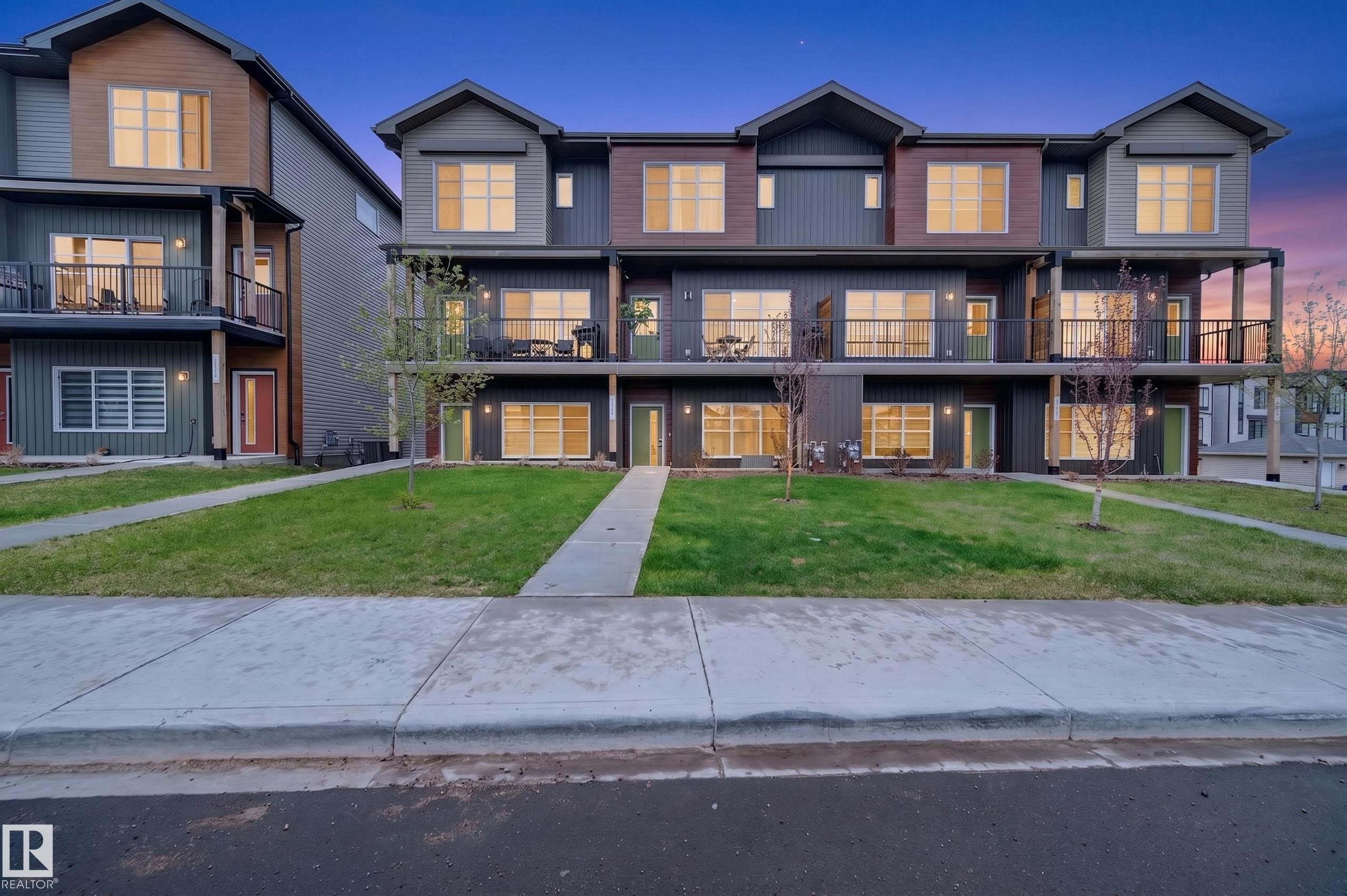 512 37 Street Sw, Edmonton, AB - Outdoor With Balcony With Facade