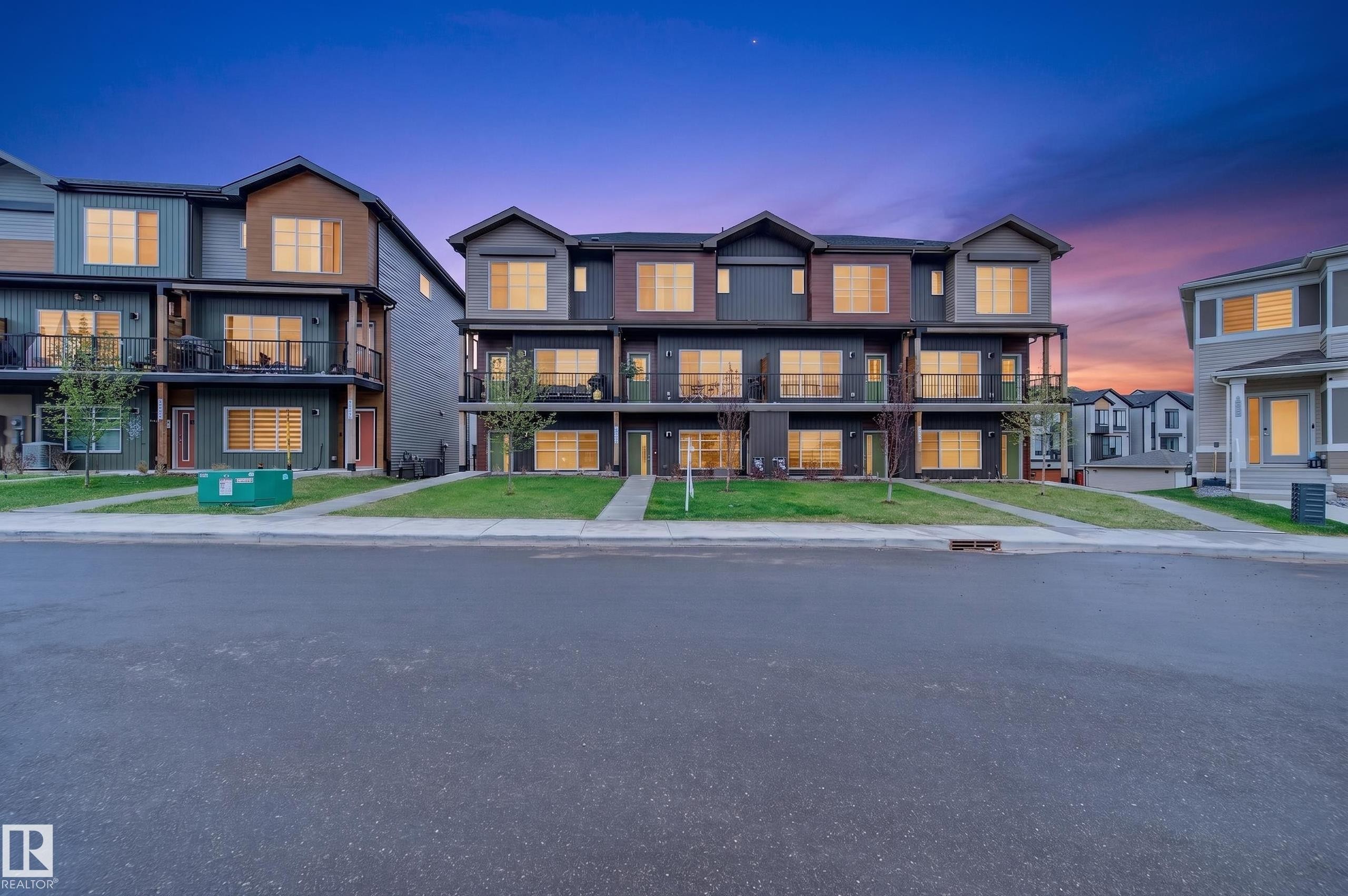 512 37 Street Sw, Edmonton, AB - Outdoor With Balcony With Facade