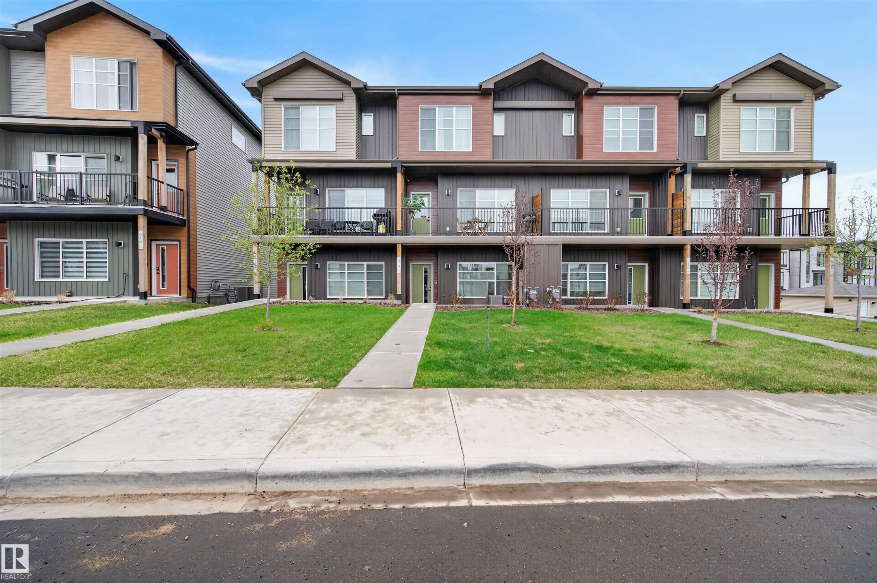 512 37 Street Sw, Edmonton, AB - Outdoor With Balcony With Facade