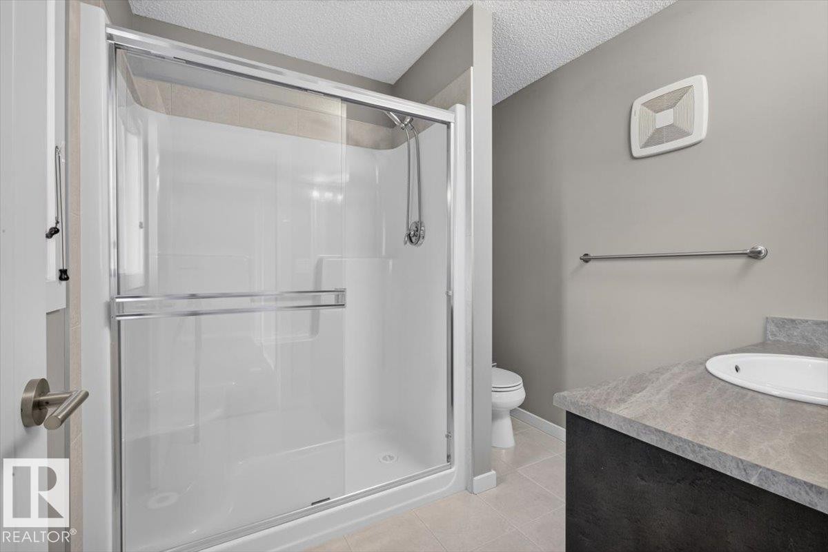 632 42 Avenue Nw, Edmonton, AB - Indoor Photo Showing Bathroom