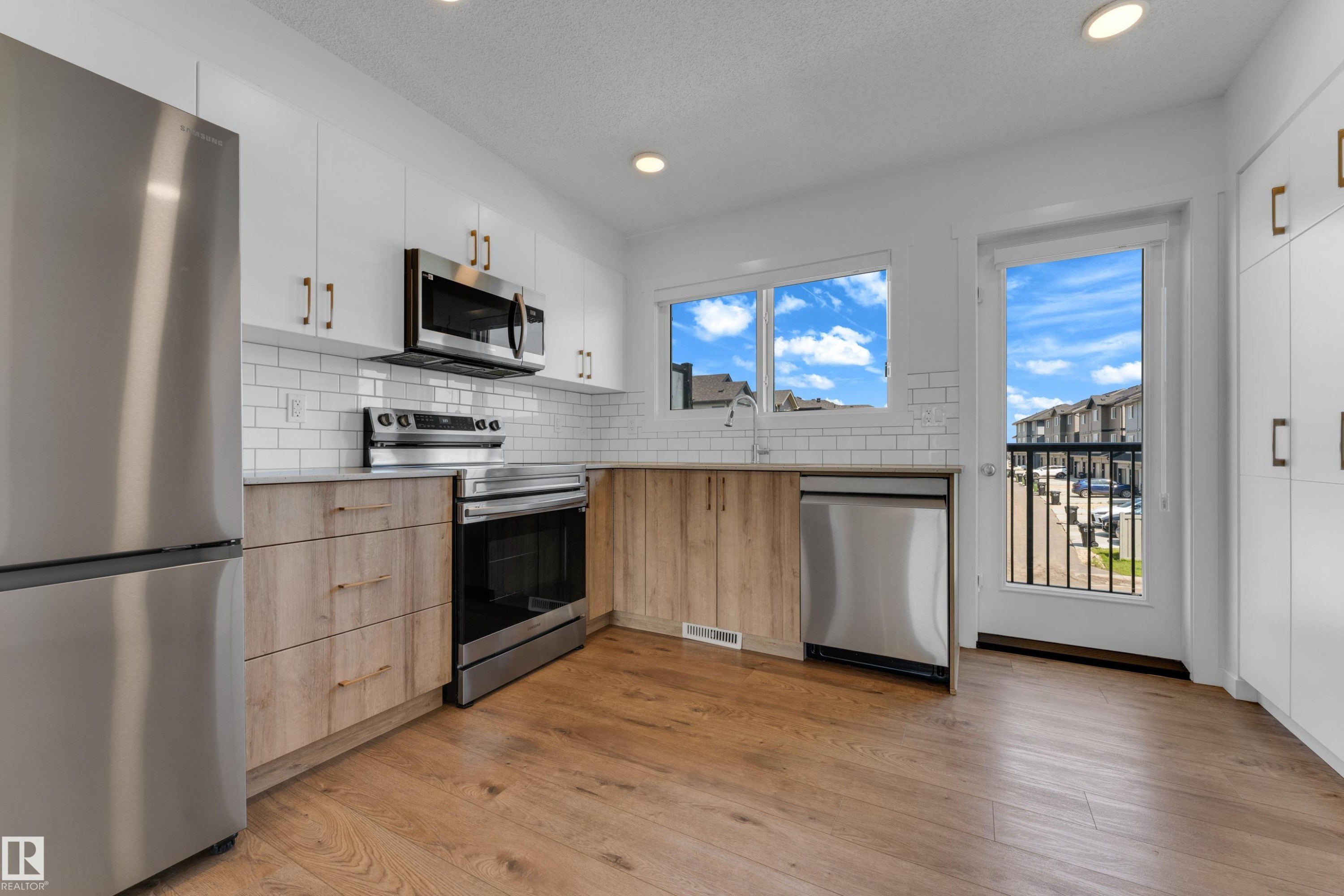 22711 84 Avenue Nw, Edmonton, AB - Indoor Photo Showing Kitchen