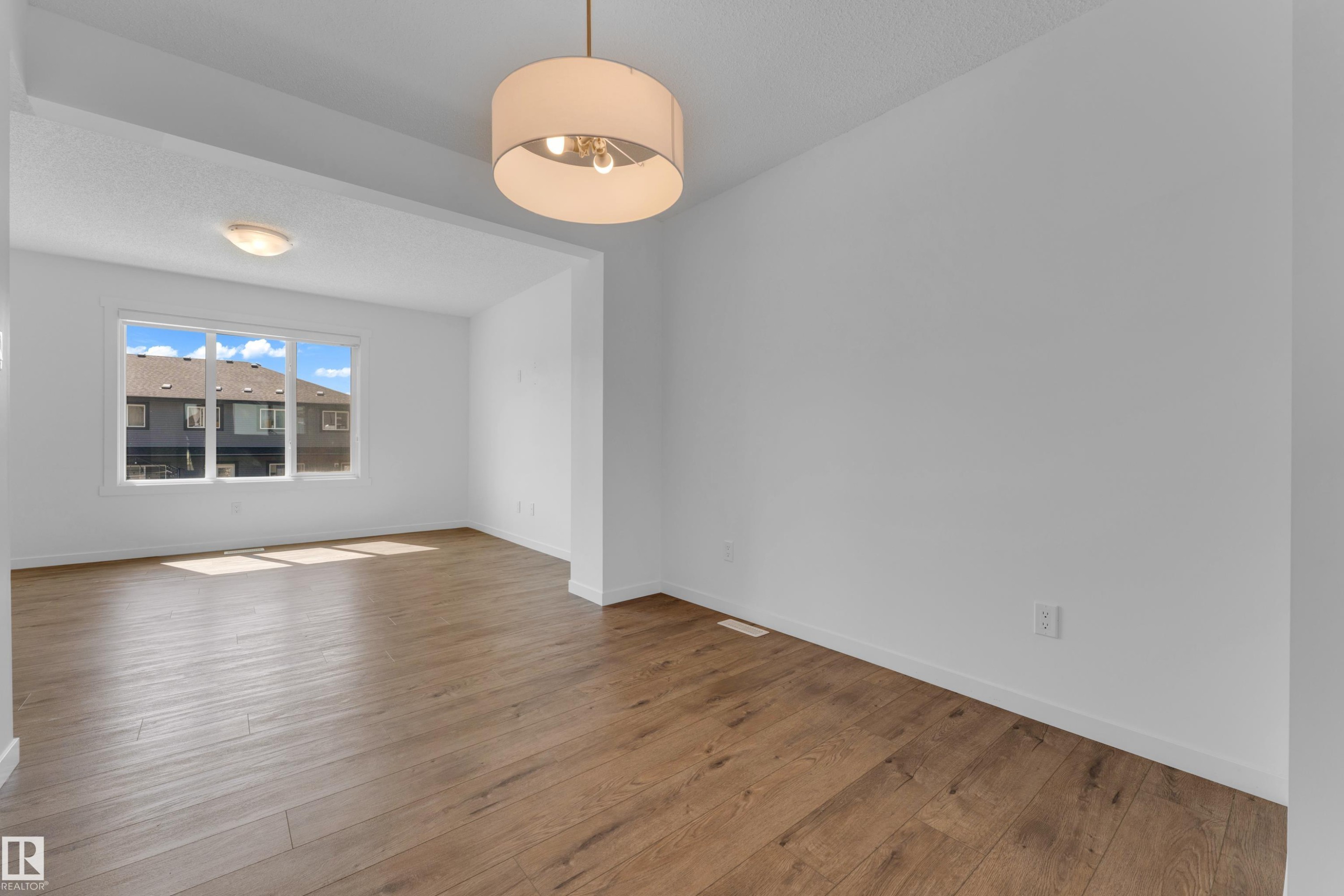 22711 84 Avenue Nw, Edmonton, AB - Indoor