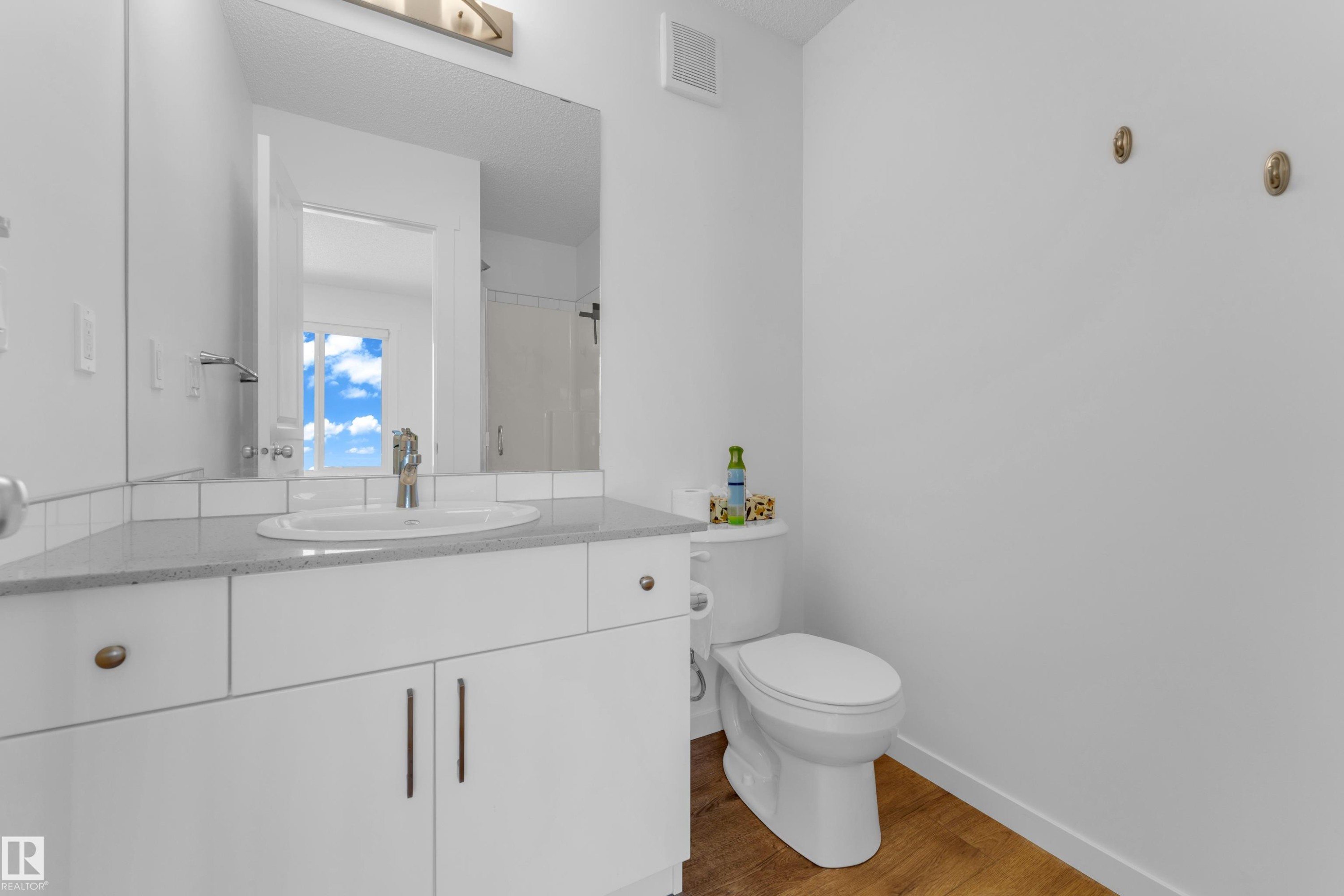 22711 84 Avenue Nw, Edmonton, AB - Indoor Photo Showing Bathroom