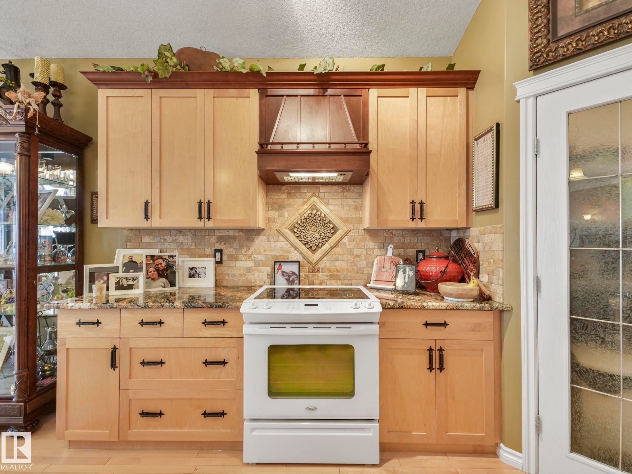 51 Kendall Crescent, St. Albert, AB - Indoor Photo Showing Kitchen