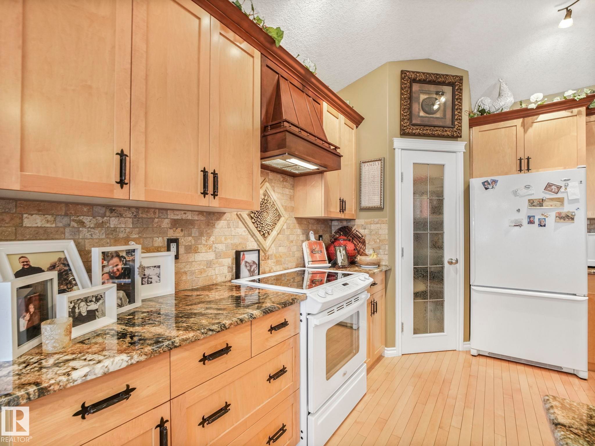 51 Kendall Crescent, St. Albert, AB - Indoor Photo Showing Kitchen